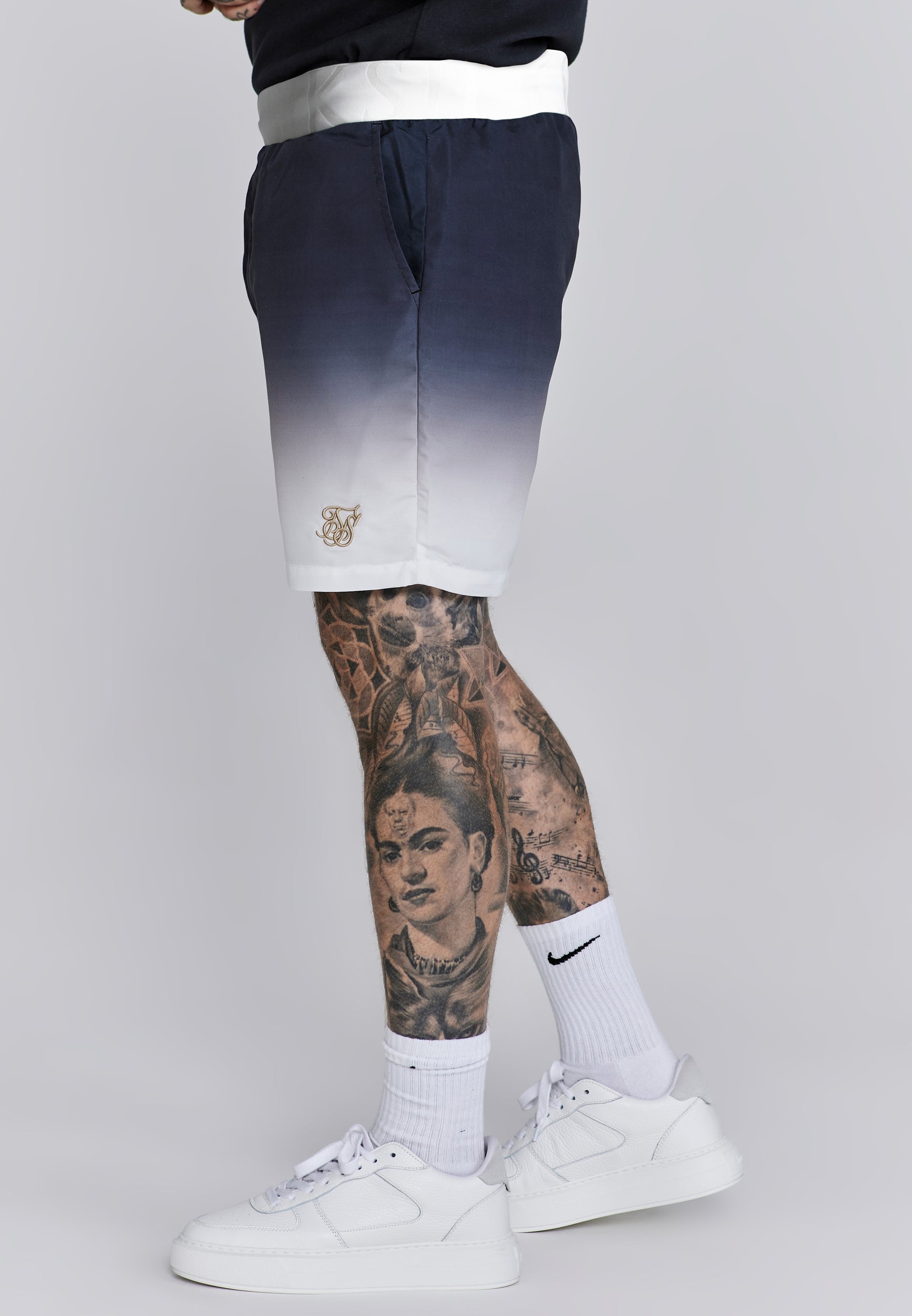 Fade Swim Shorts in Navy, White Badehosen SikSilk