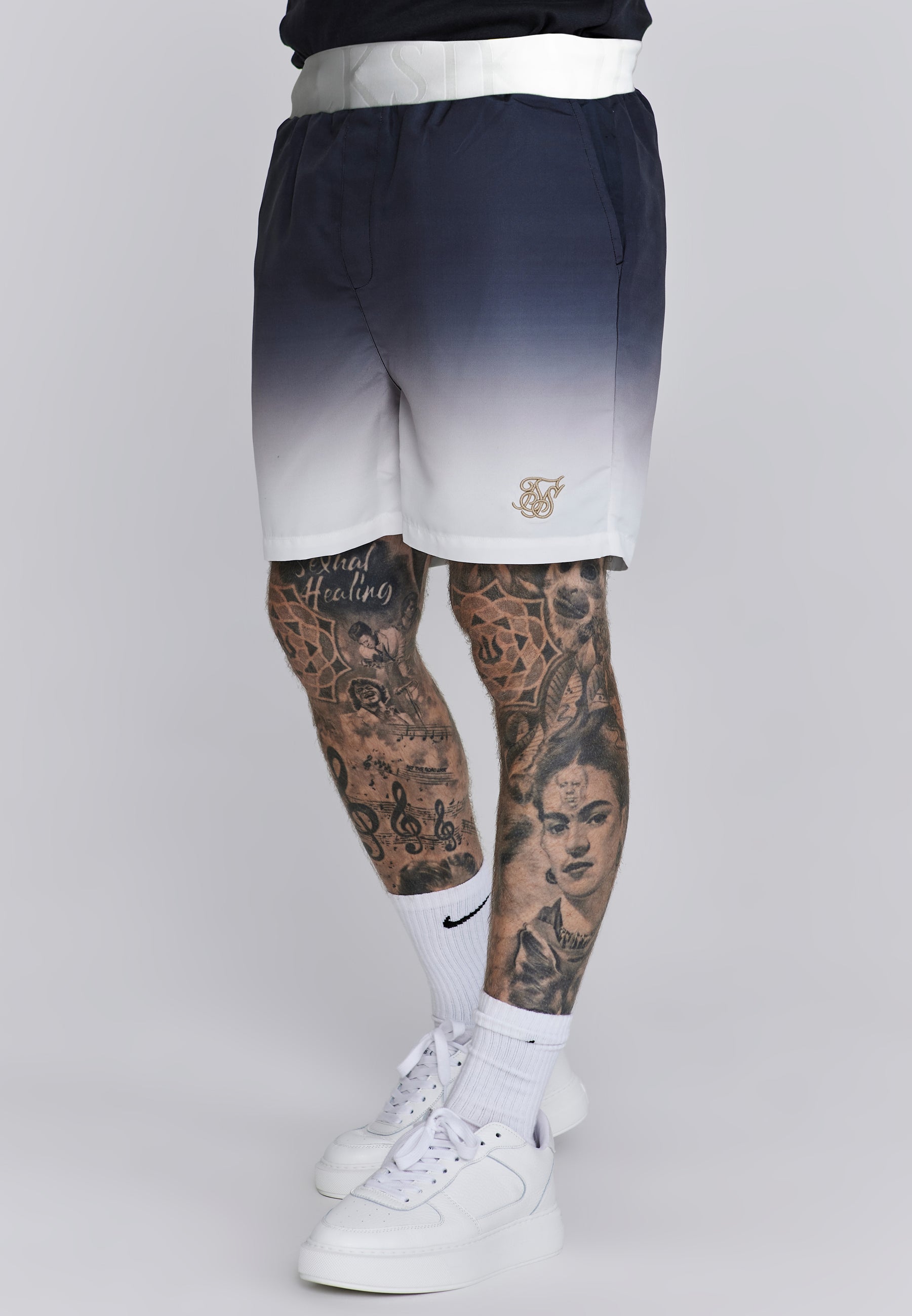 Fade Swim Shorts in Navy, White Badehosen SikSilk