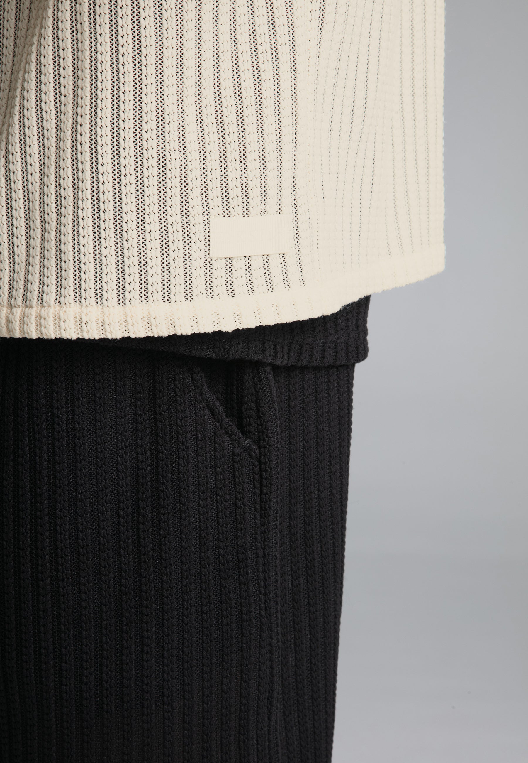 Textured Resort Shirt in Ecru Hemden SikSilk