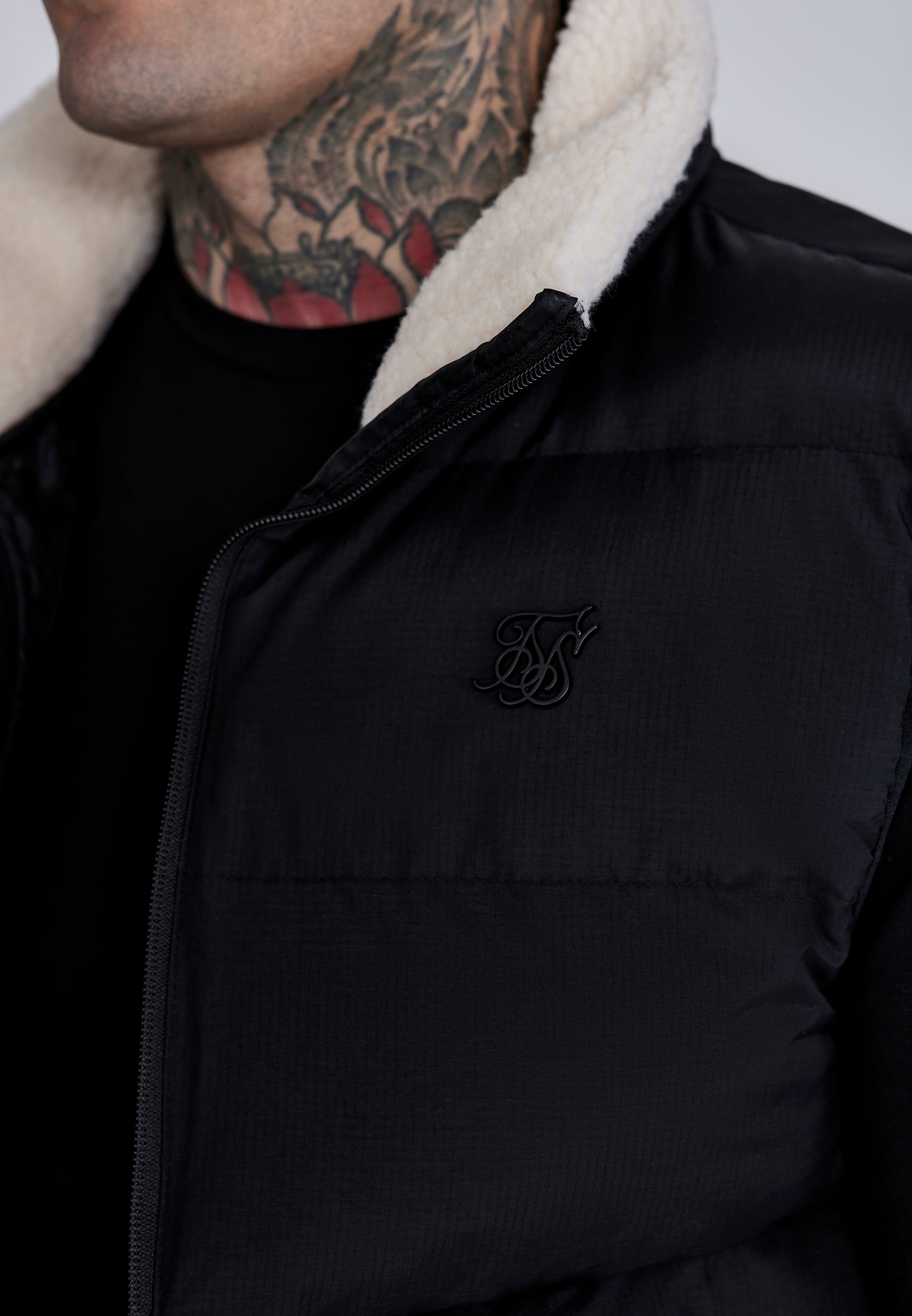Gilet in Black Jacken SikSilk