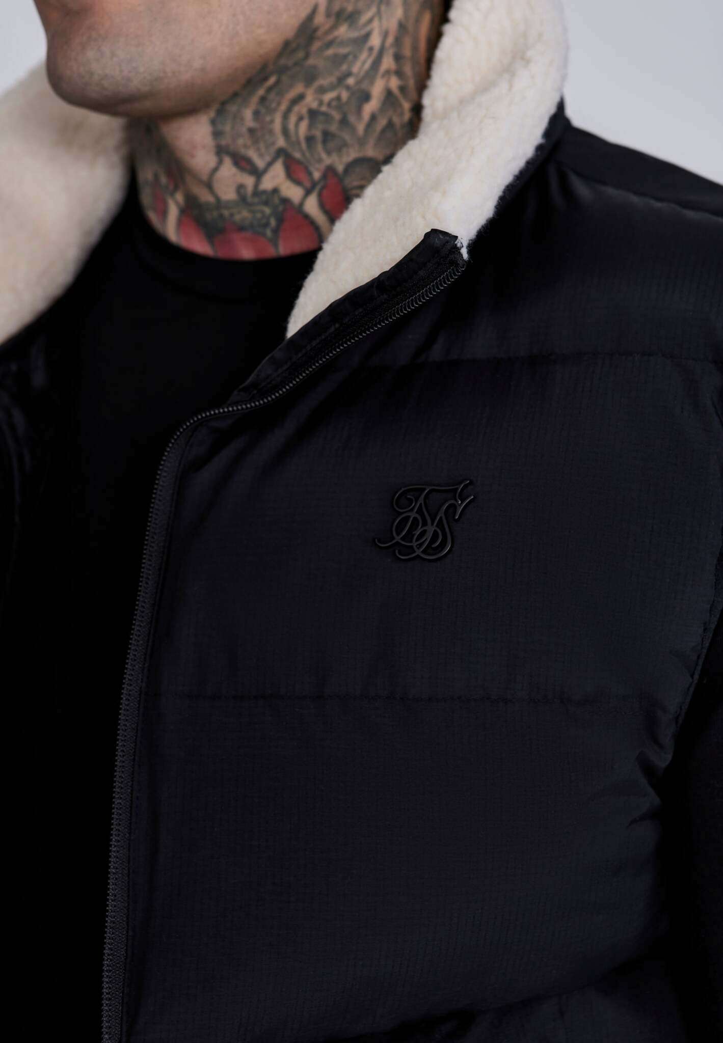 Gilet in Black Jacken SikSilk