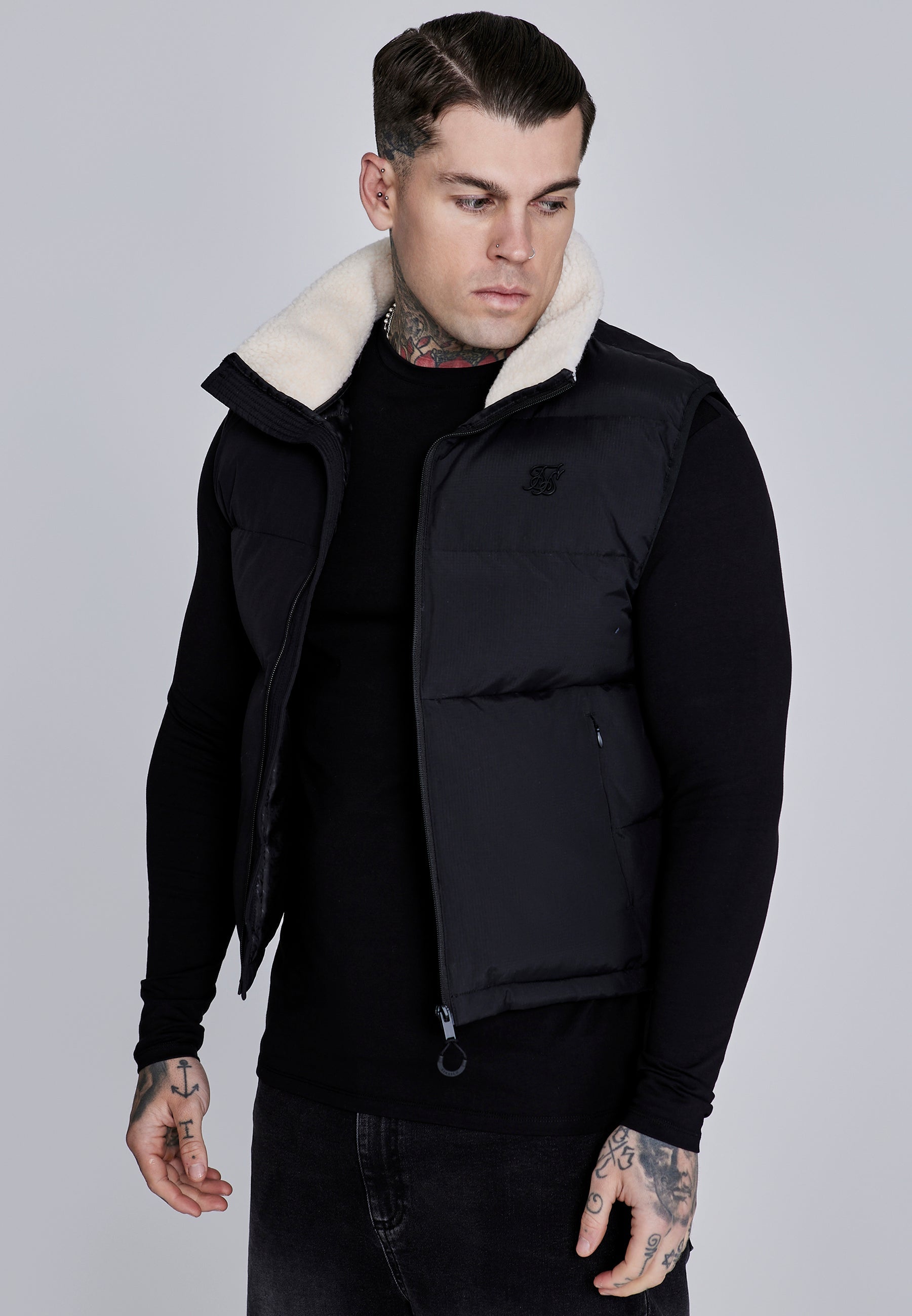 Gilet in Black Jacken SikSilk