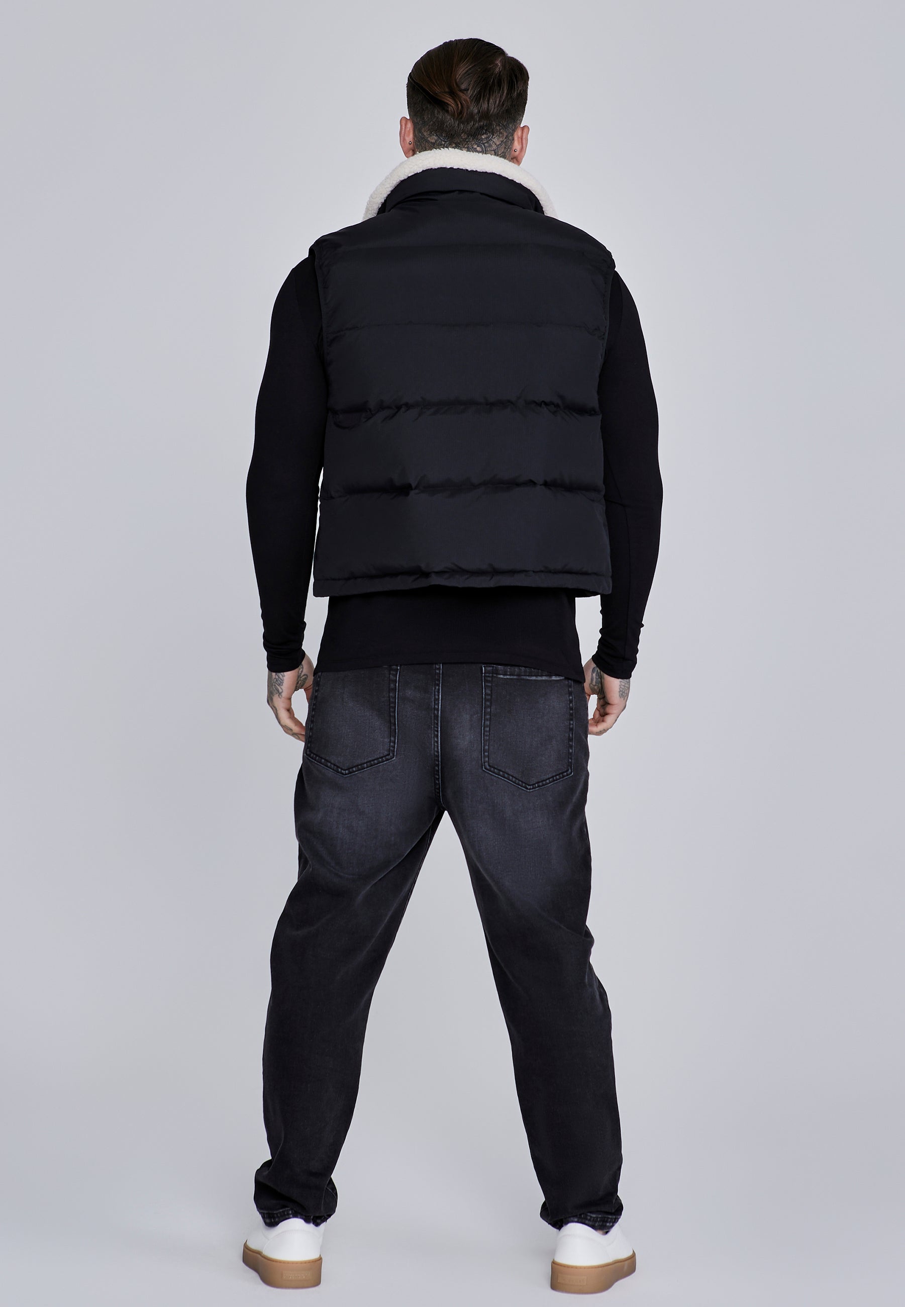 Gilet in Black Jacken SikSilk