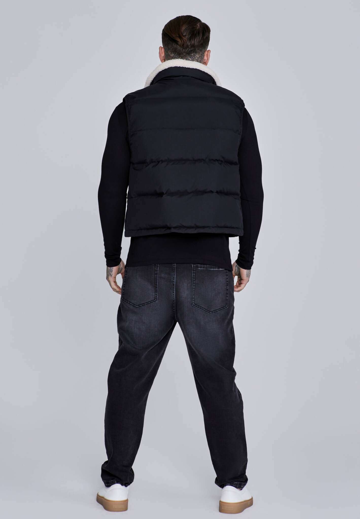 Gilet in Black Jacken SikSilk