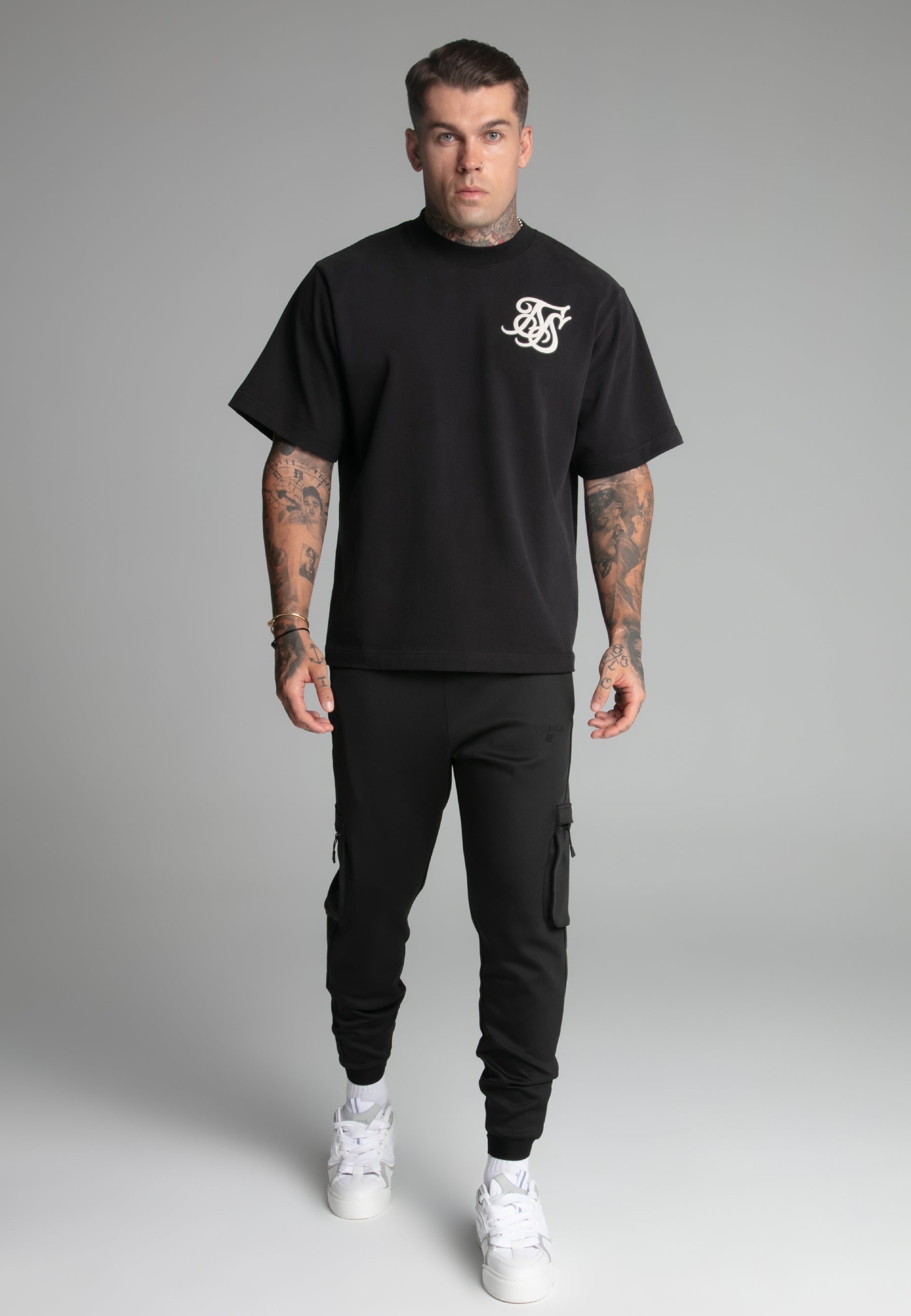 Cargo Joggers in Black Hosen SikSilk