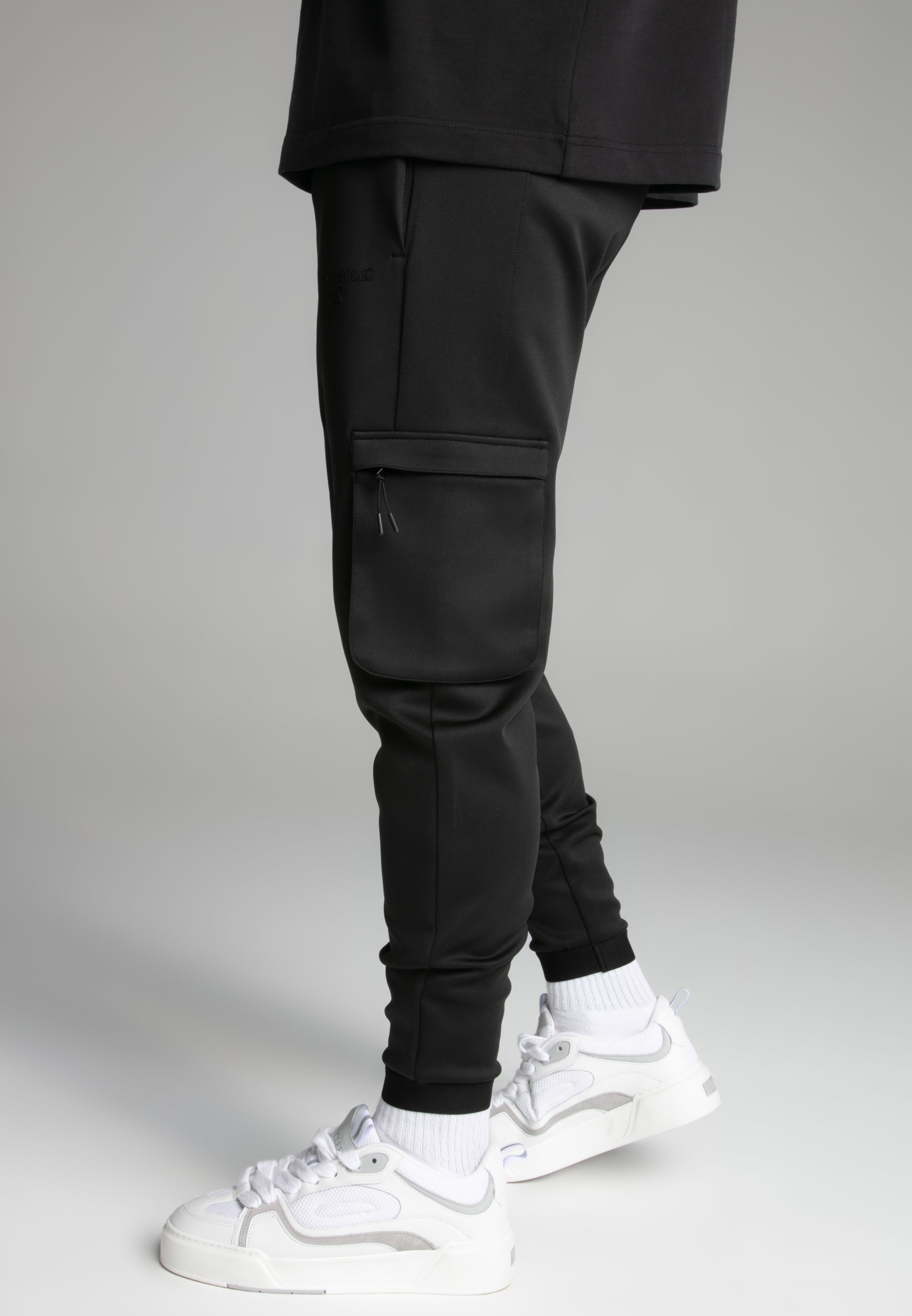 Cargo Joggers in Black Hosen SikSilk