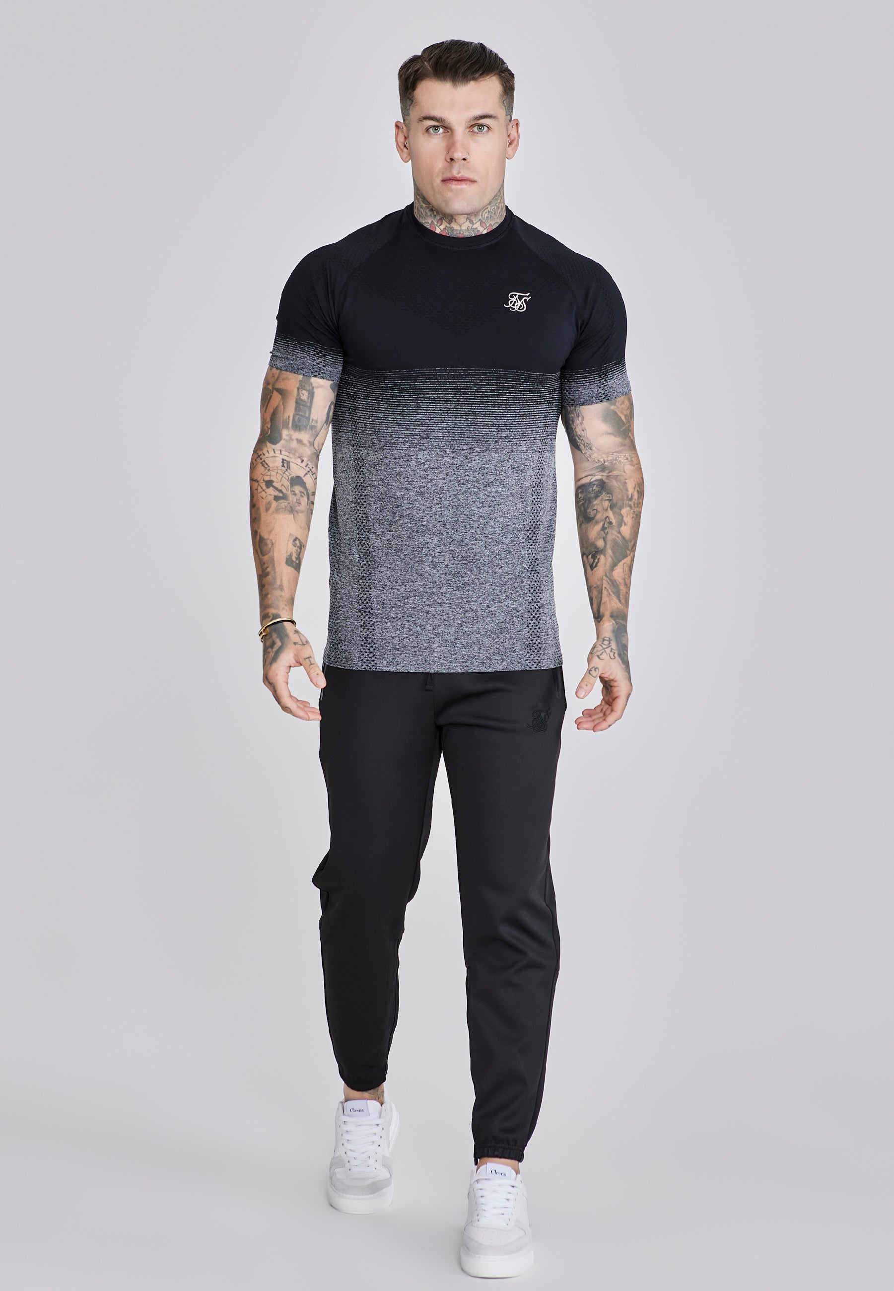 Tapered Joggers in Black Hosen SikSilk