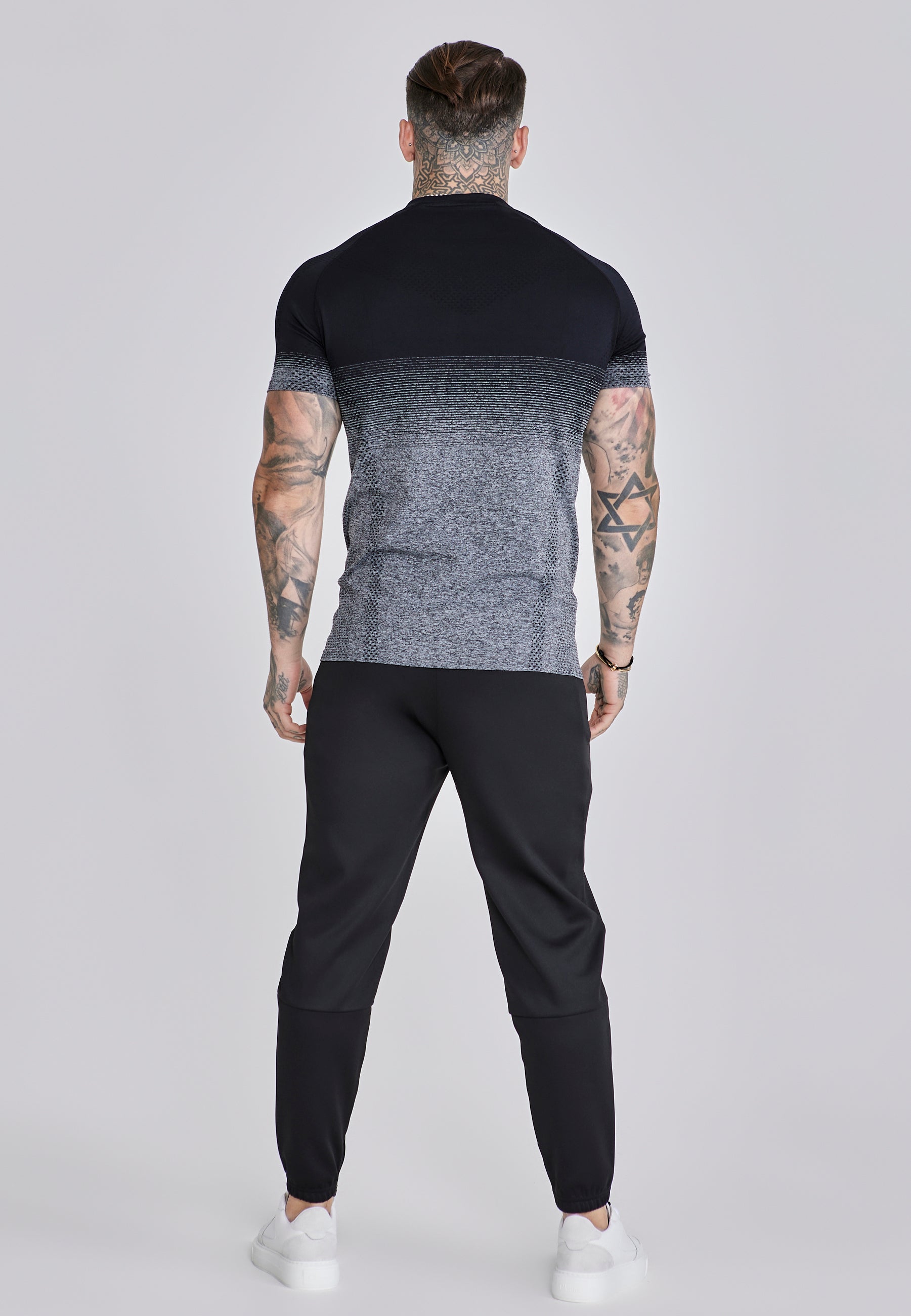 Tapered Joggers in Black Hosen SikSilk