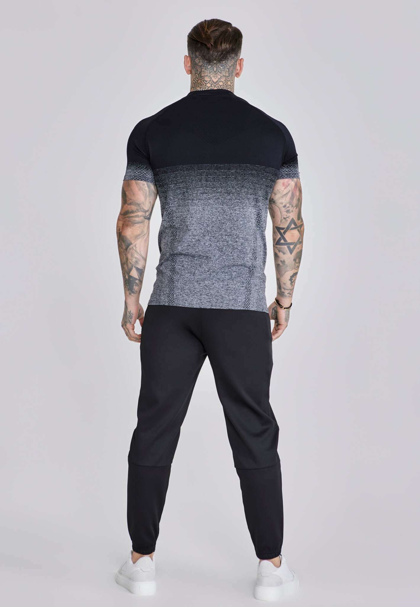 Tapered Joggers in Black Hosen SikSilk