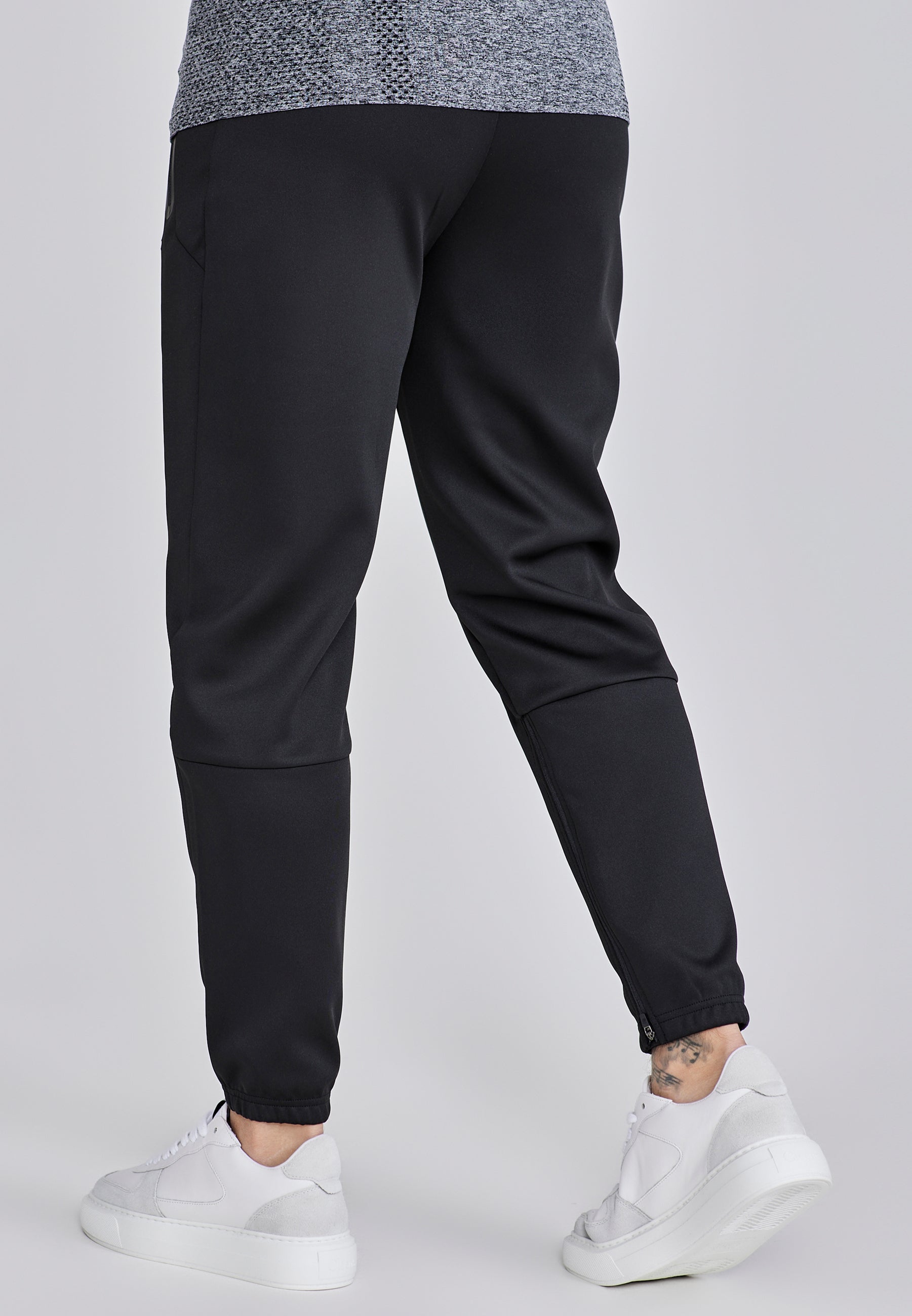 Tapered Joggers in Black Hosen SikSilk