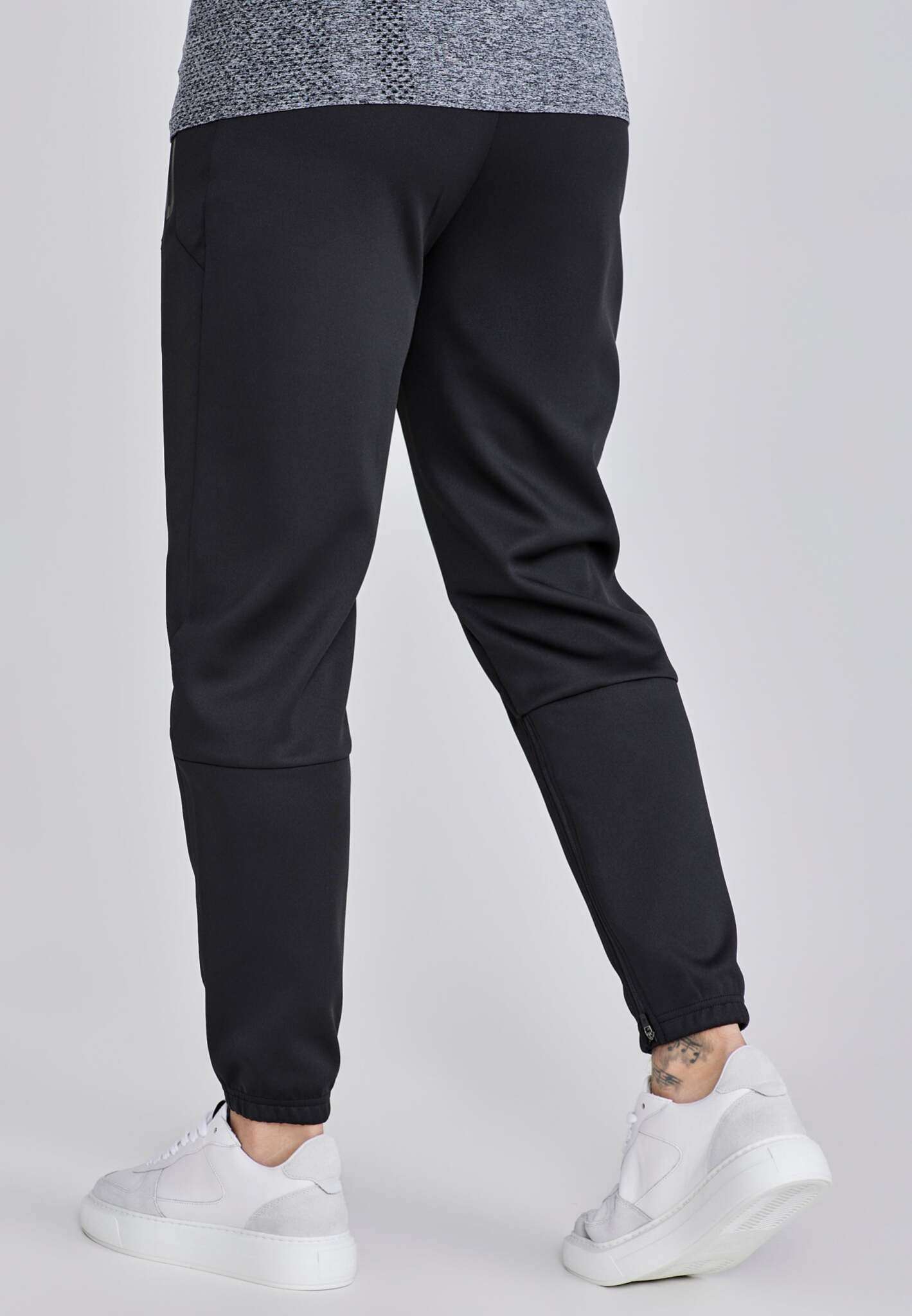 Tapered Joggers in Black Hosen SikSilk