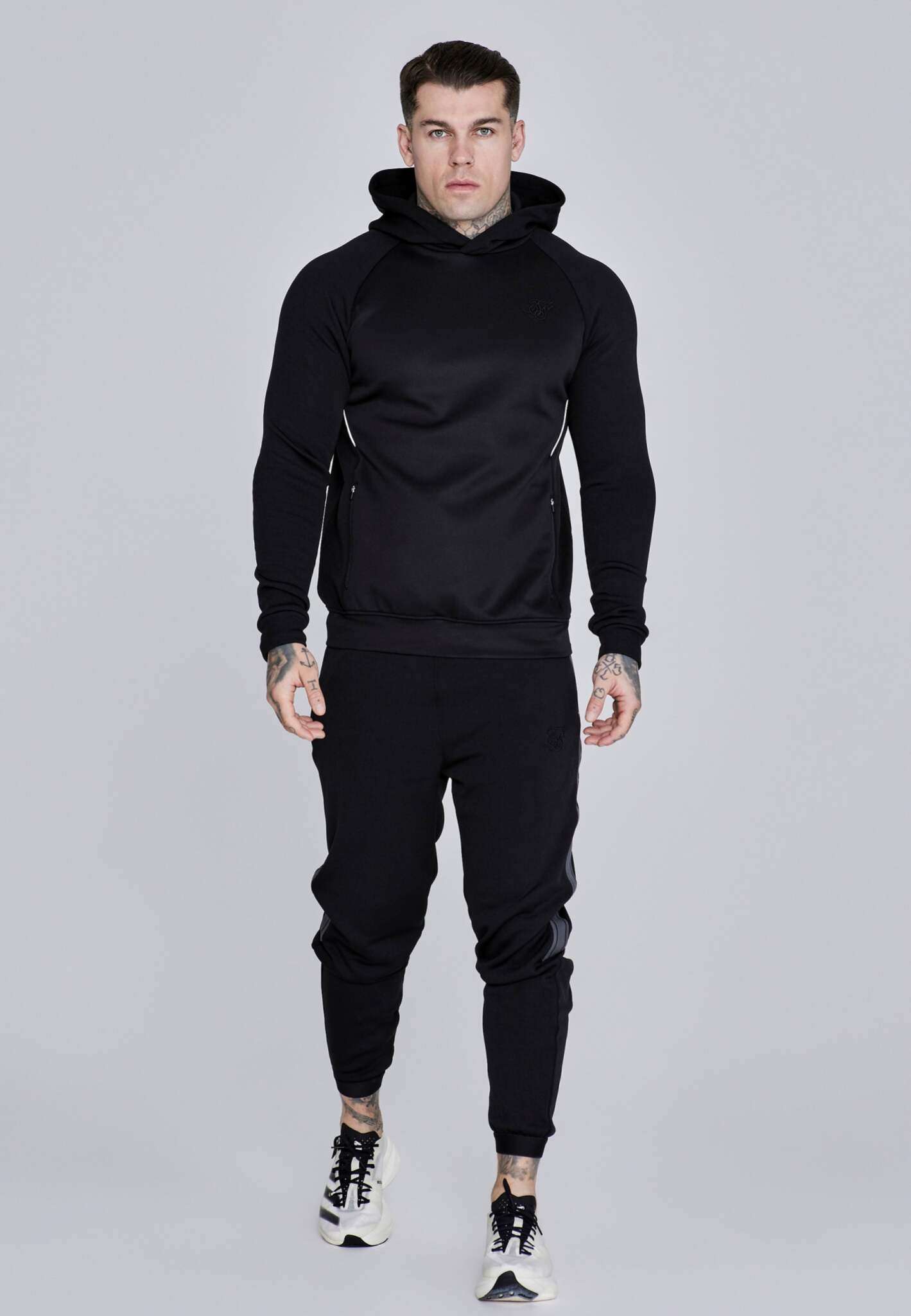 Muscle Fit Joggers in Black Hosen SikSilk
