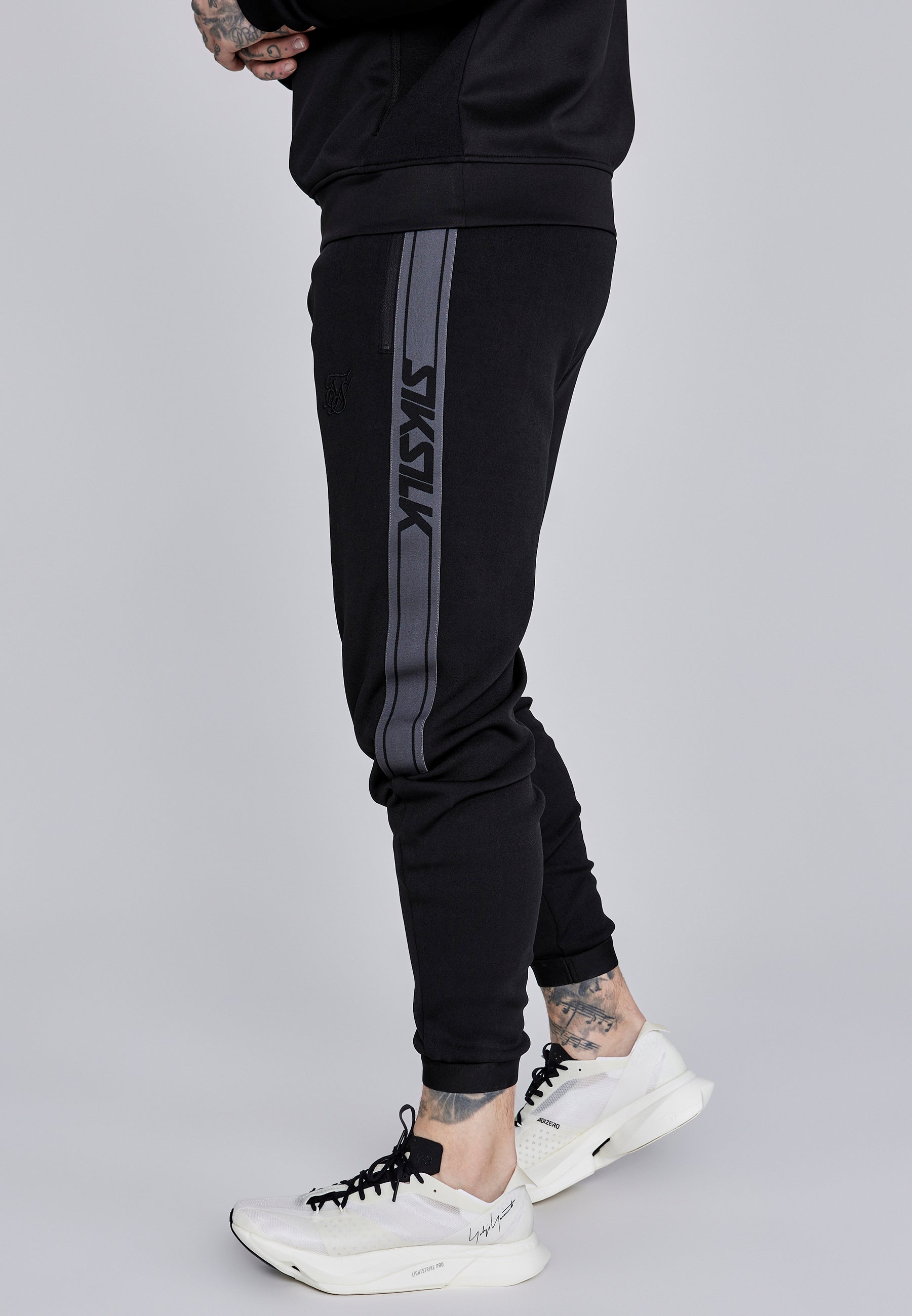 Muscle Fit Joggers in Black