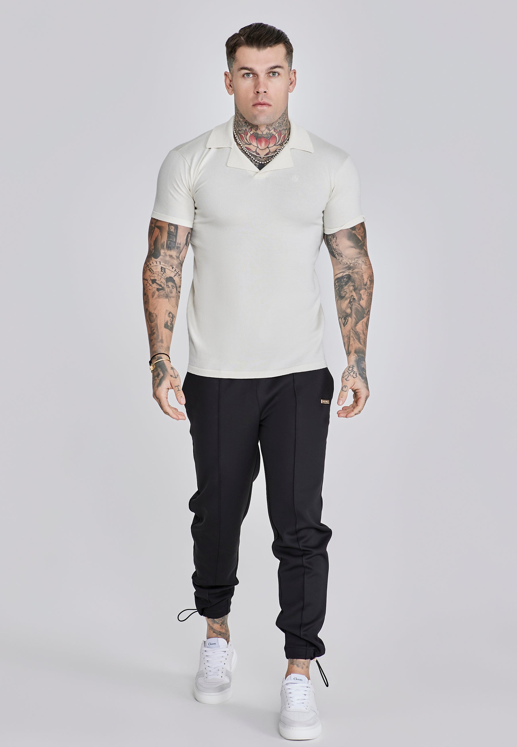 Smart Cargo Joggers in Black Hosen SikSilk