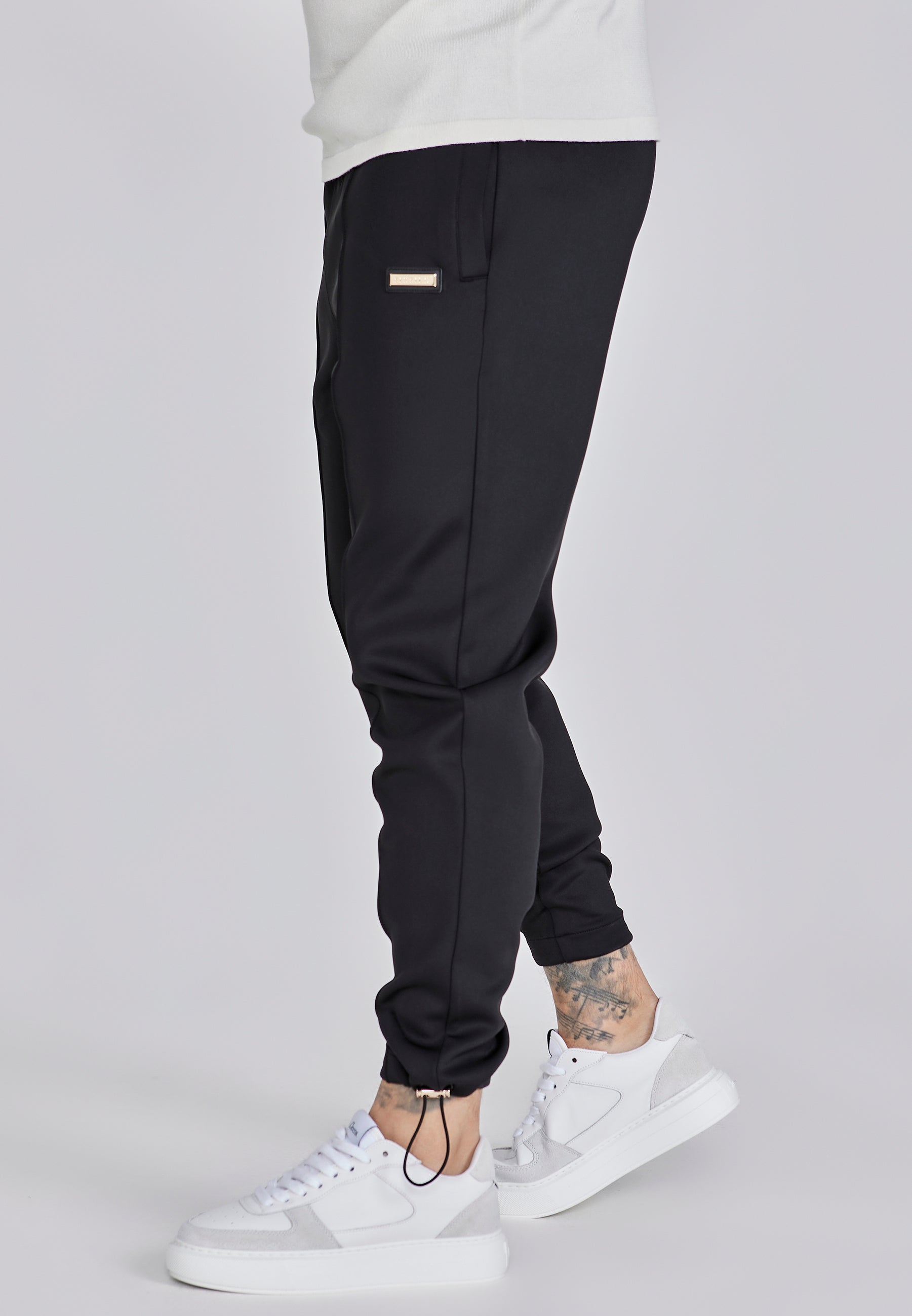 Smart Cargo Joggers in Black Hosen SikSilk