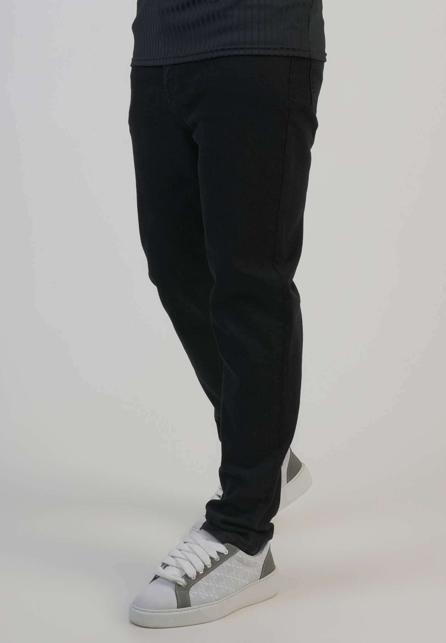 Slim Fit Jeans in Black Jeans SikSilk