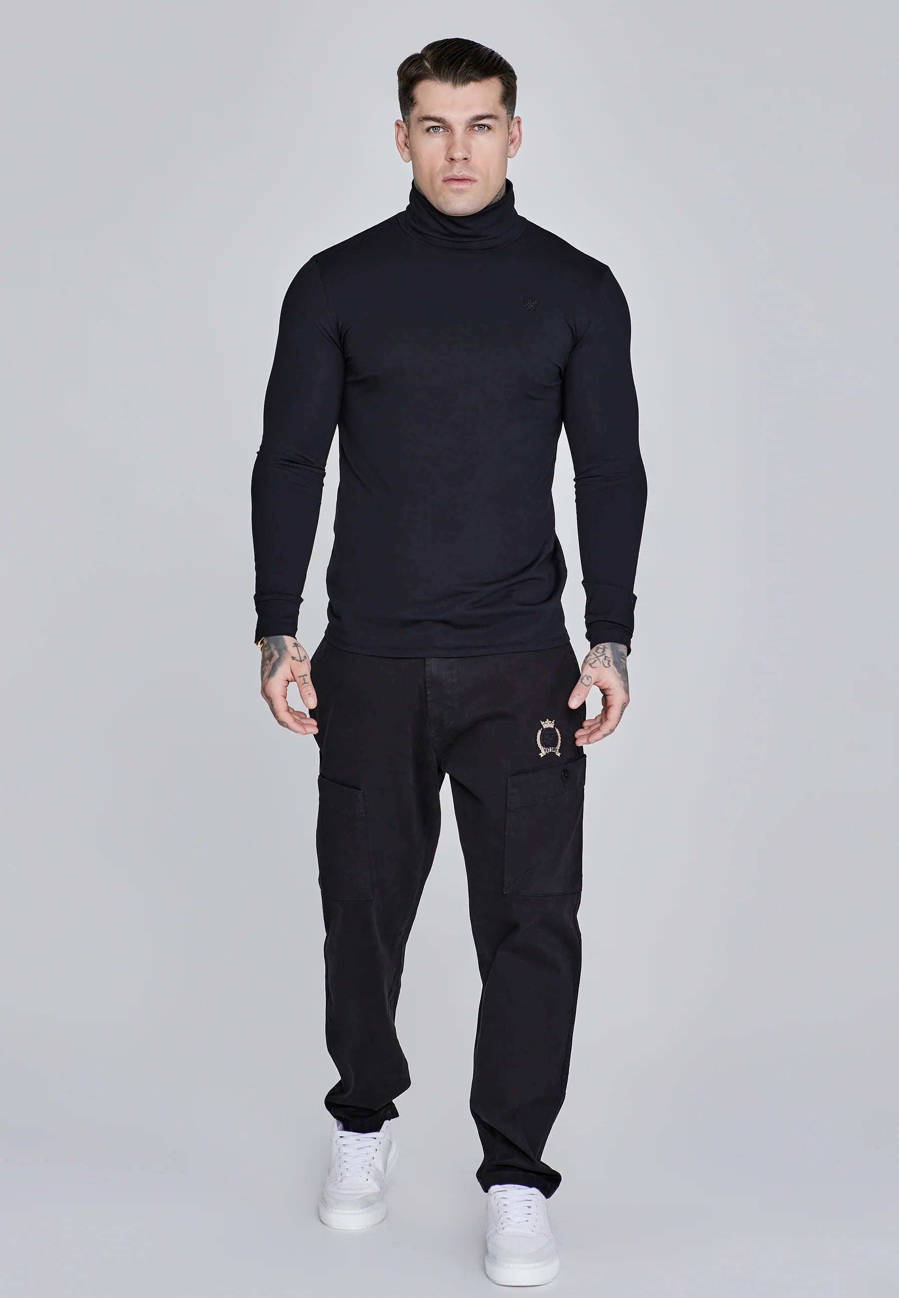 Smart Cargos in Black