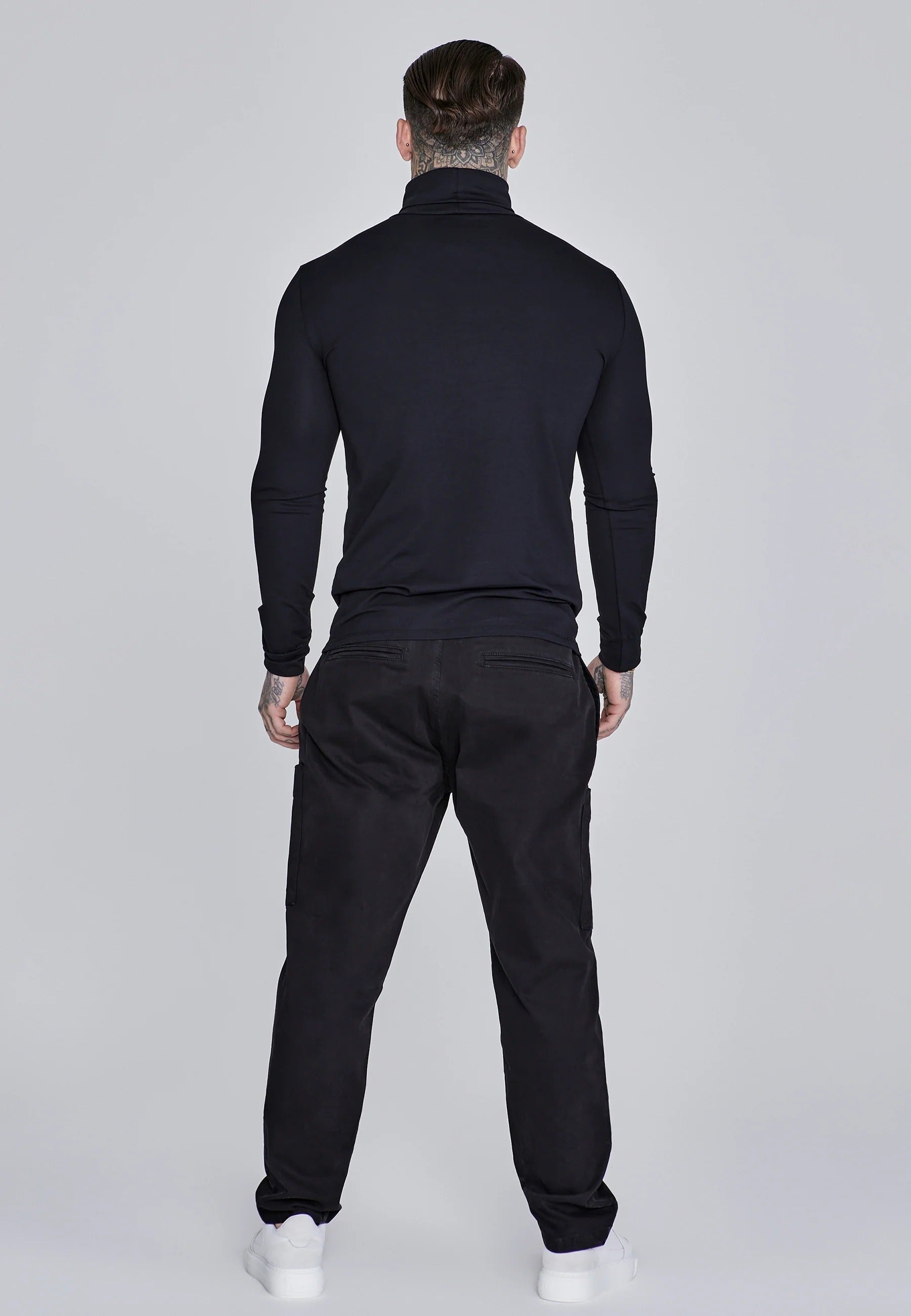 Smart Cargos in Black