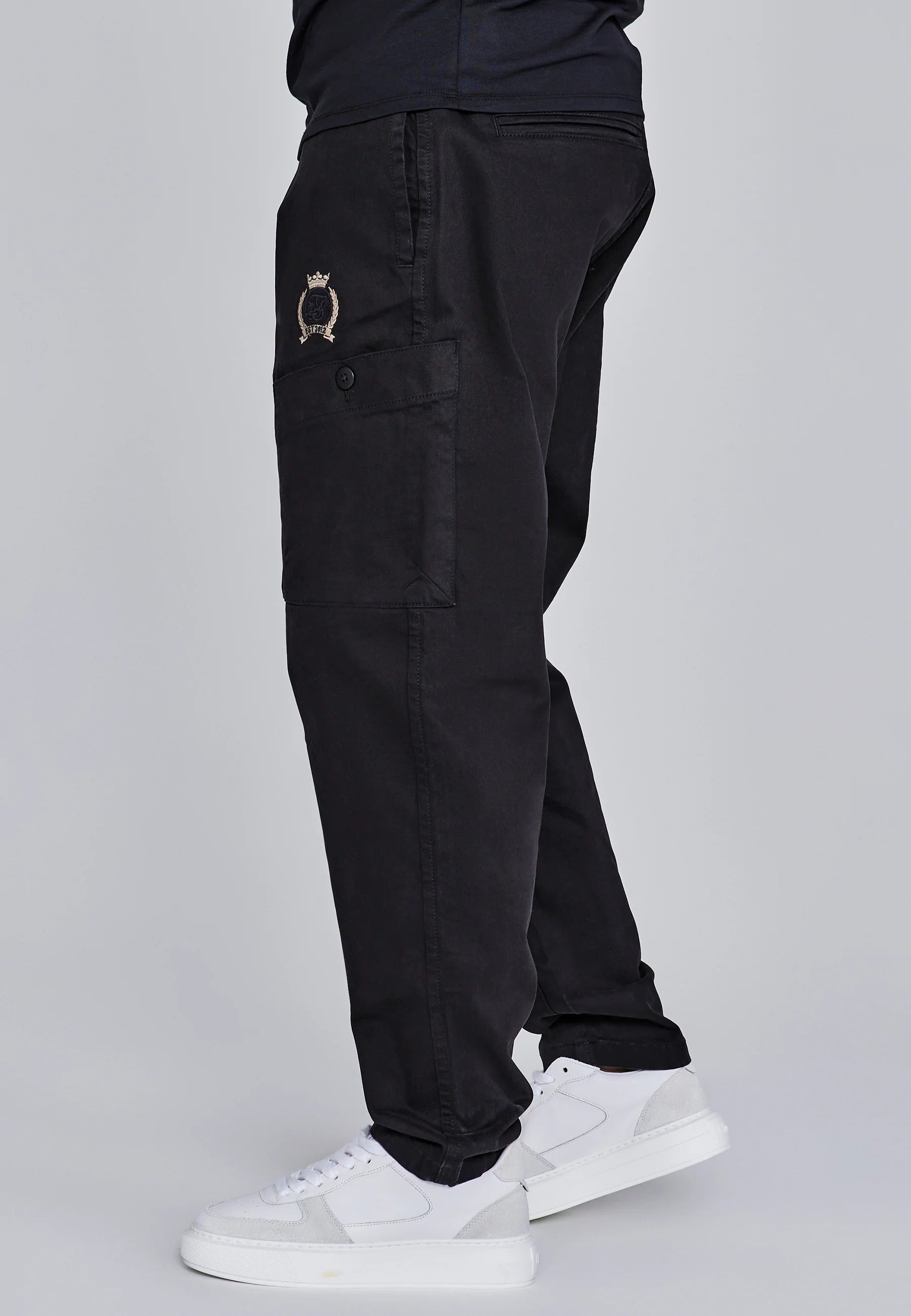 Smart Cargos in Black