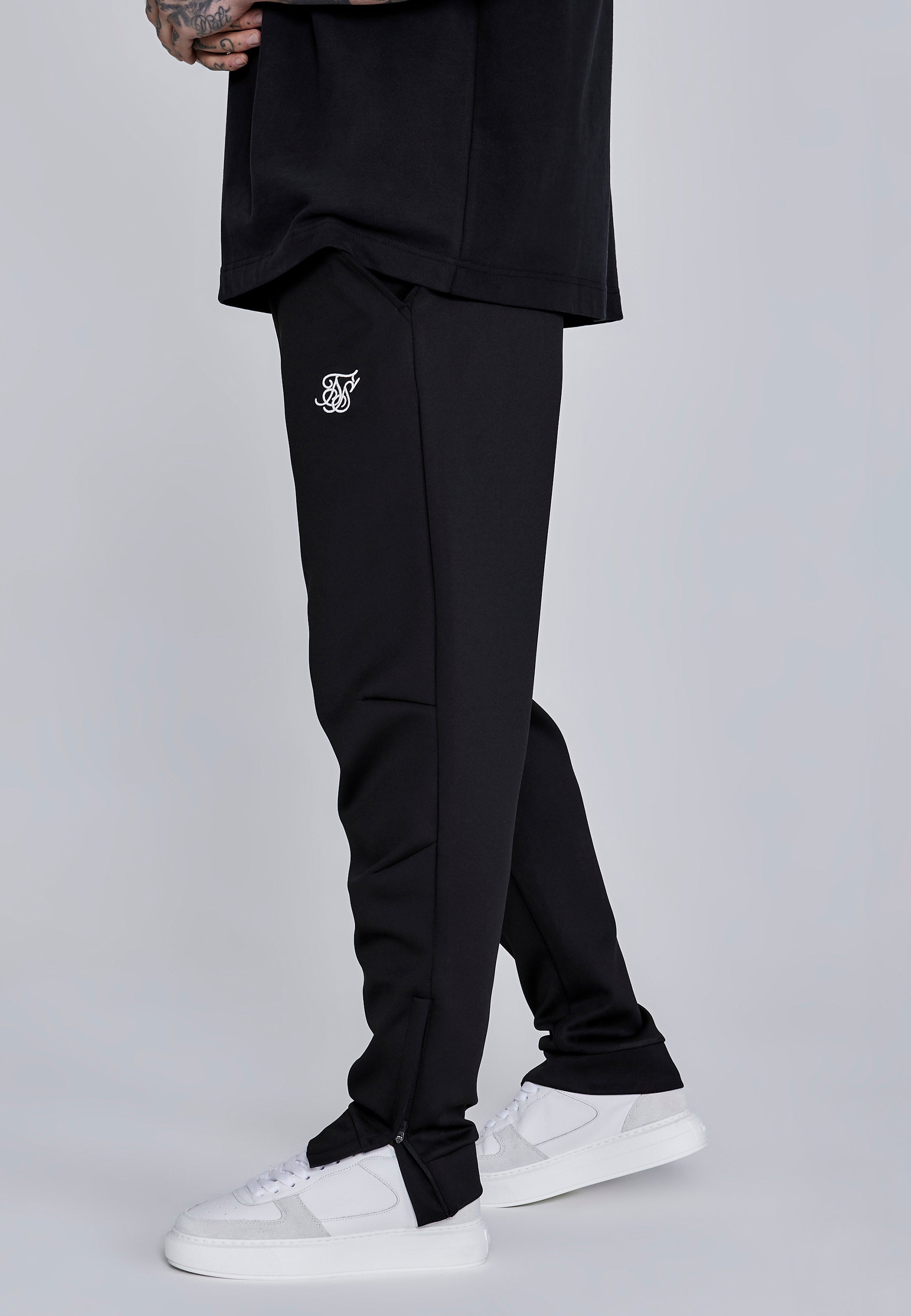 Essentials Poly Joggers in Black Hosen SikSilk