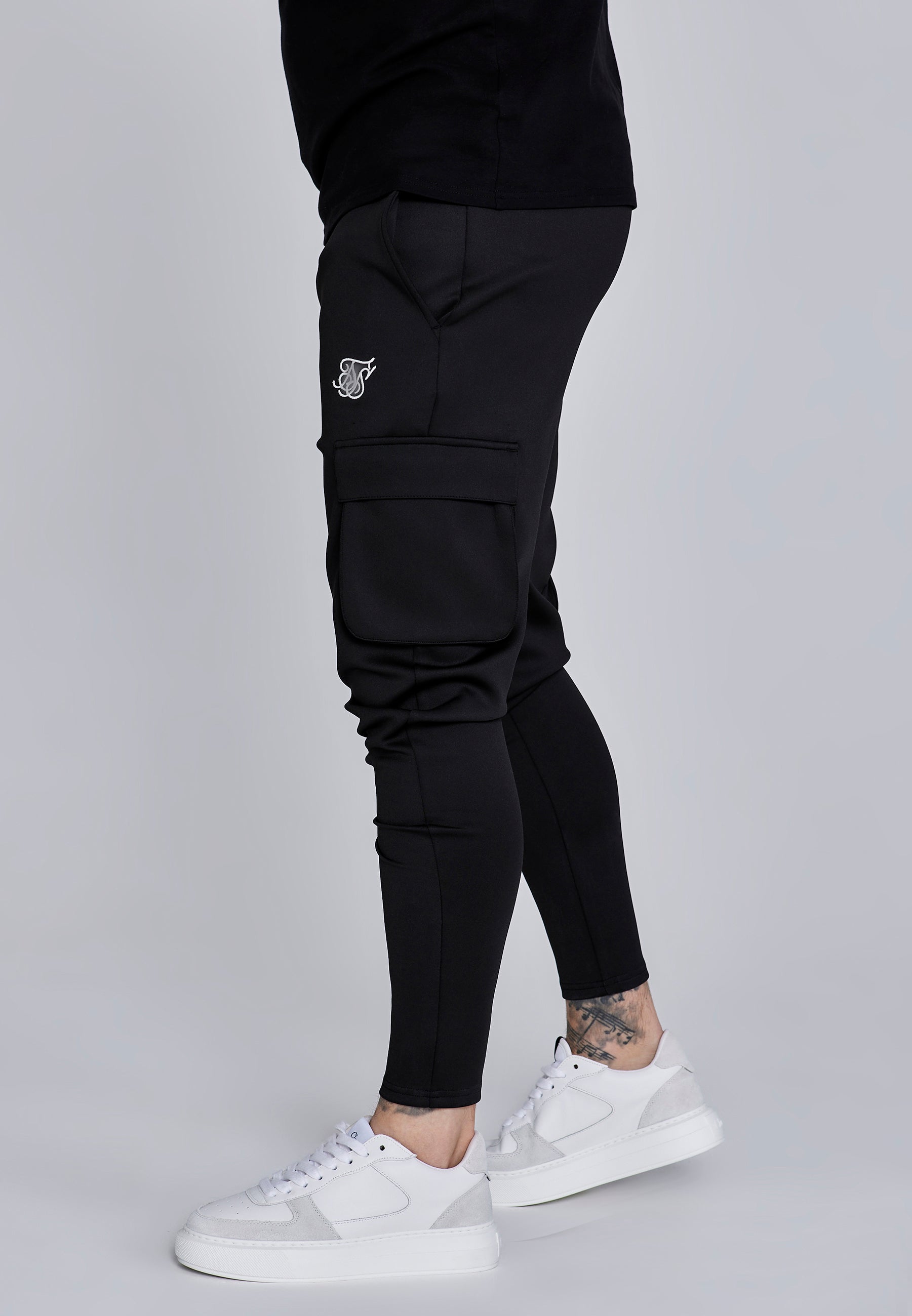 Essentials Poly Cargos in Black Hosen SikSilk