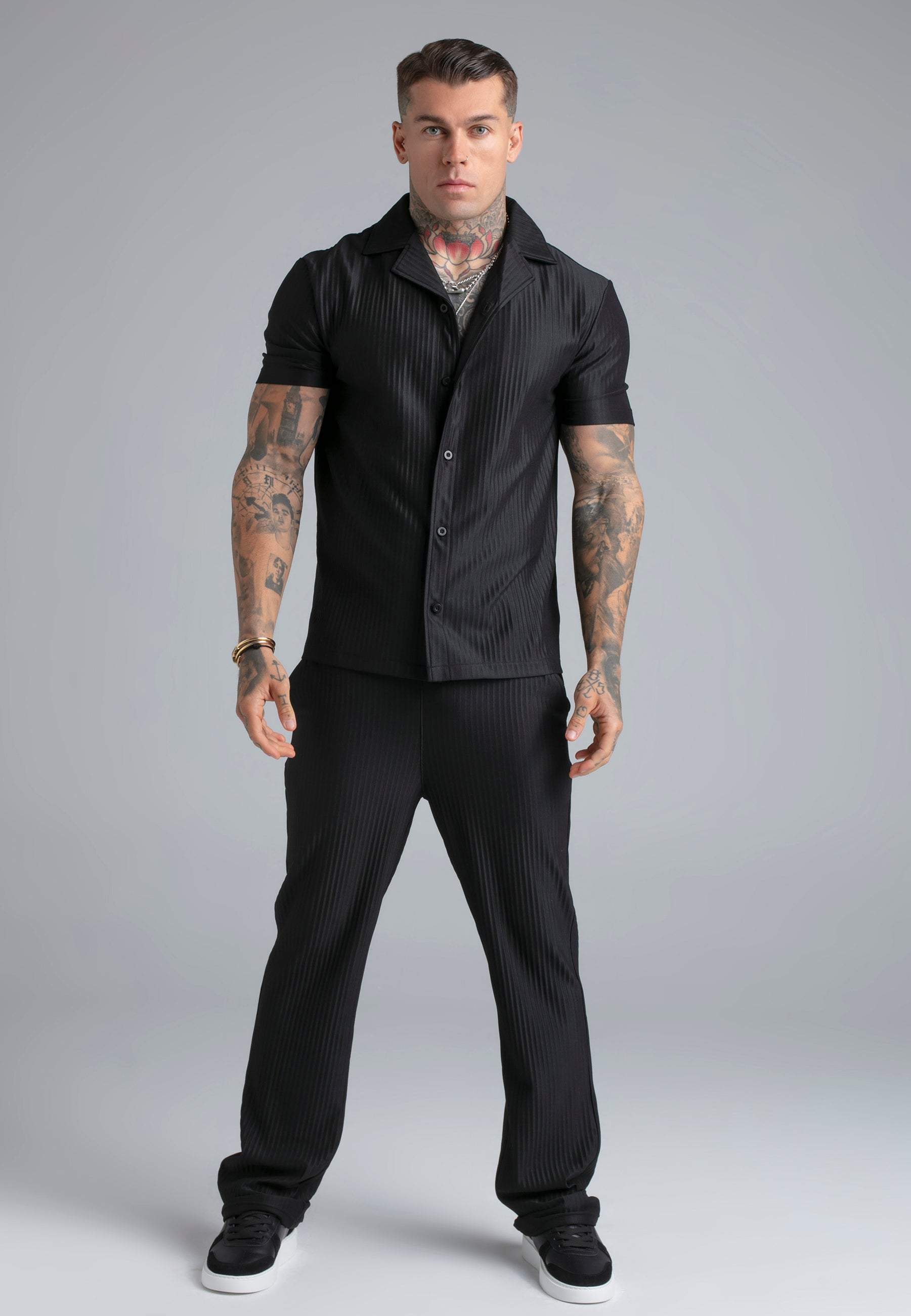 Plisse Shirt in Black Hemden SikSilk