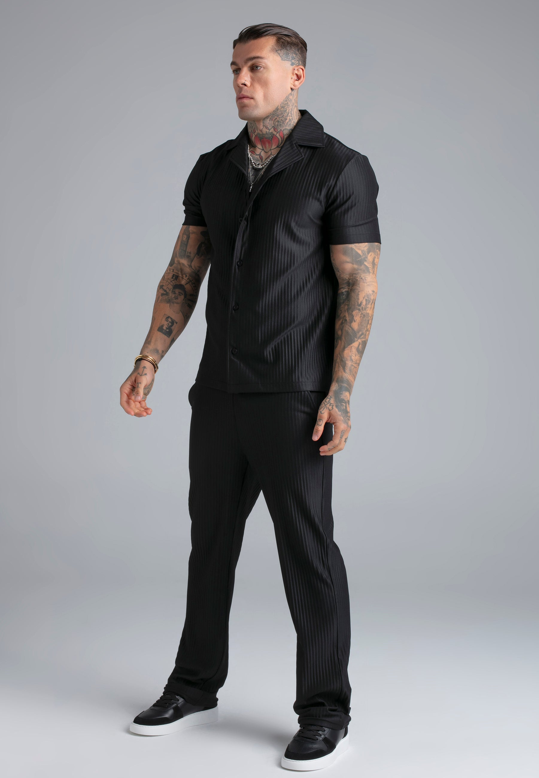 Plisse Shirt in Black Hemden SikSilk