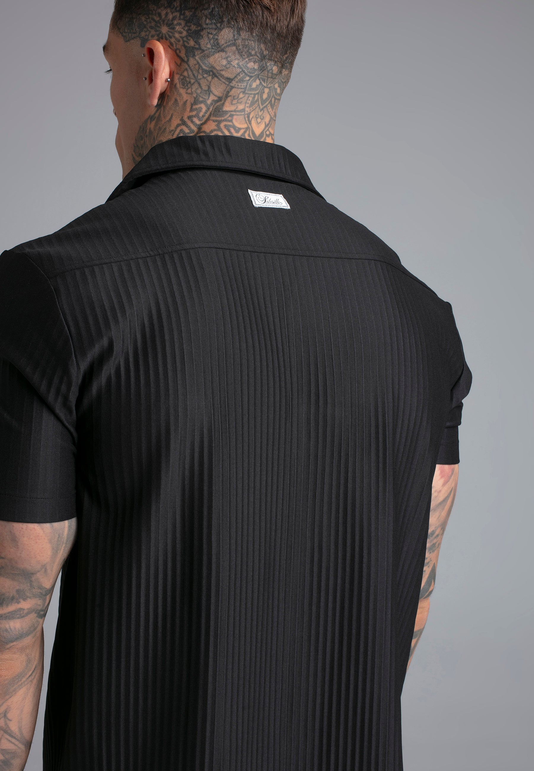 Plisse Shirt in Black Hemden SikSilk