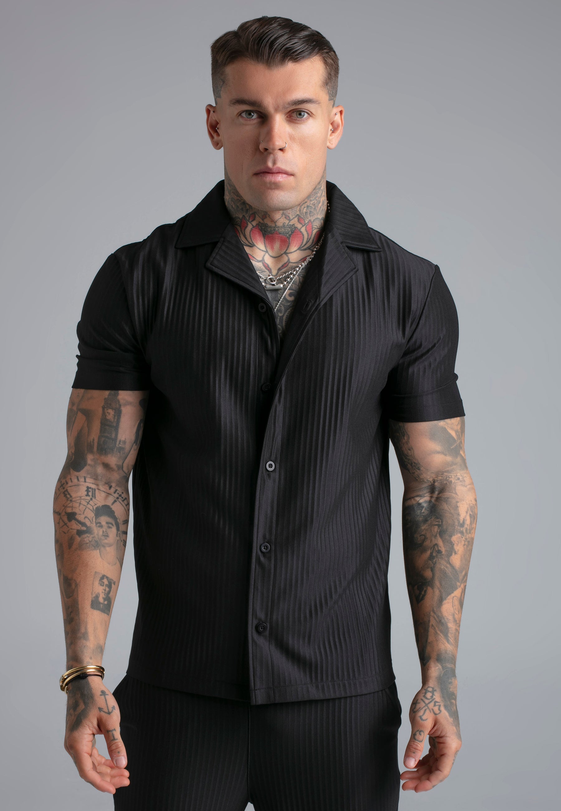 Plisse Shirt in Black Hemden SikSilk