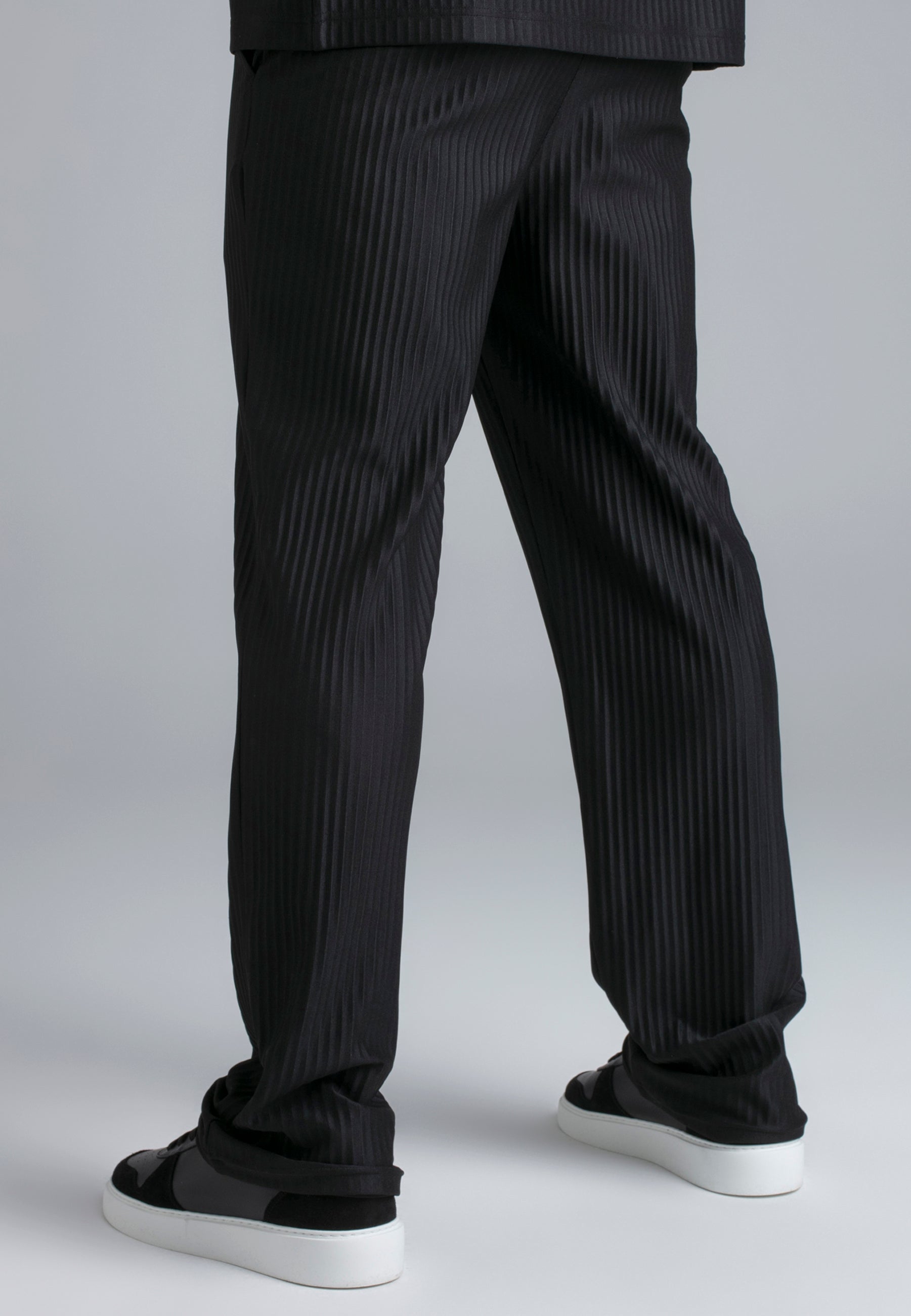 Plisse Track Pants in Black Hosen SikSilk