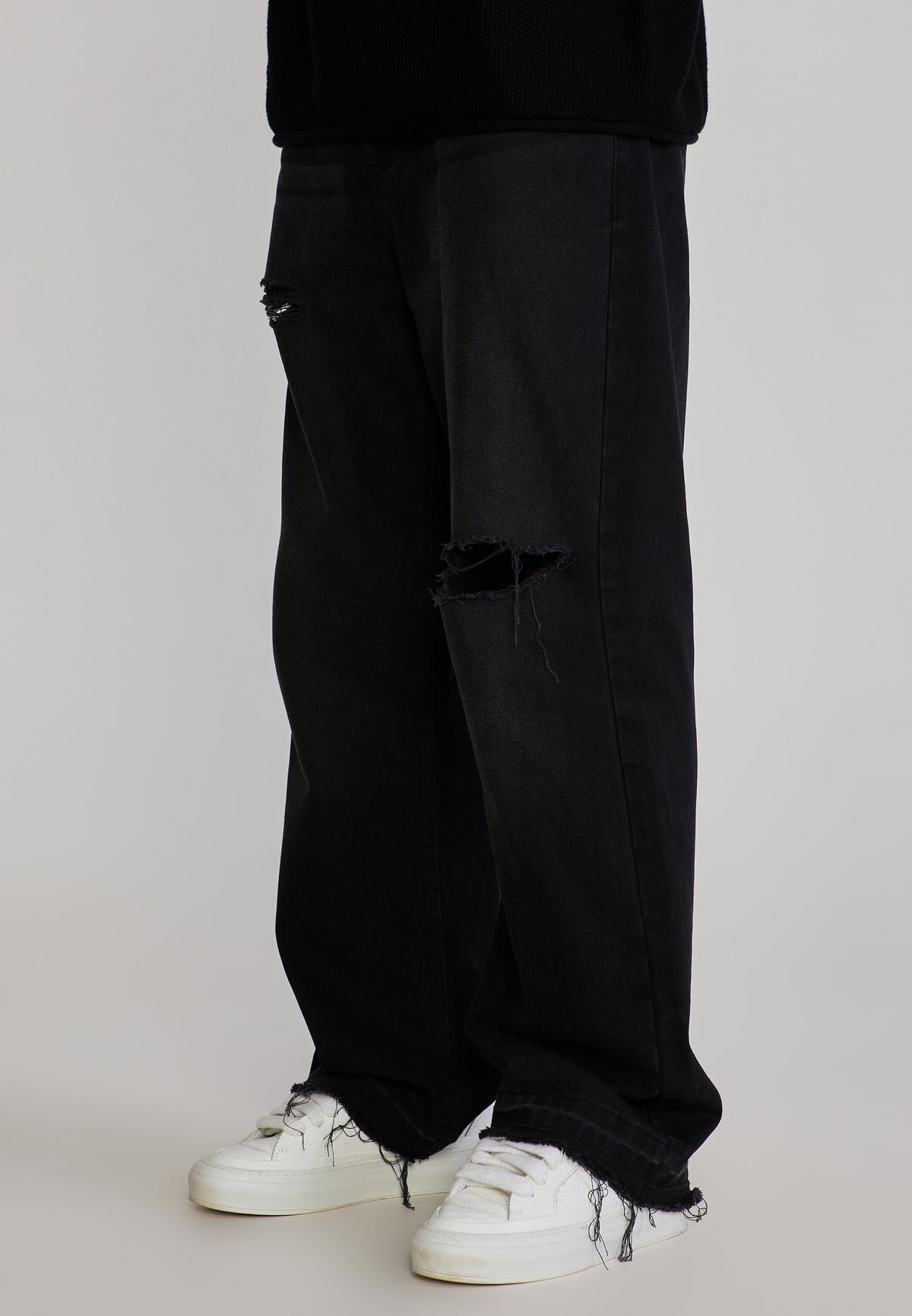Jeans Distressed Loose Fit in Washed Black Jeans SikSilk