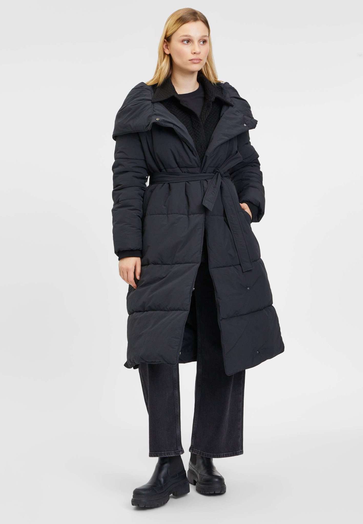 Brou Puffed Coat in Black Beauty Jacken Tamaris
