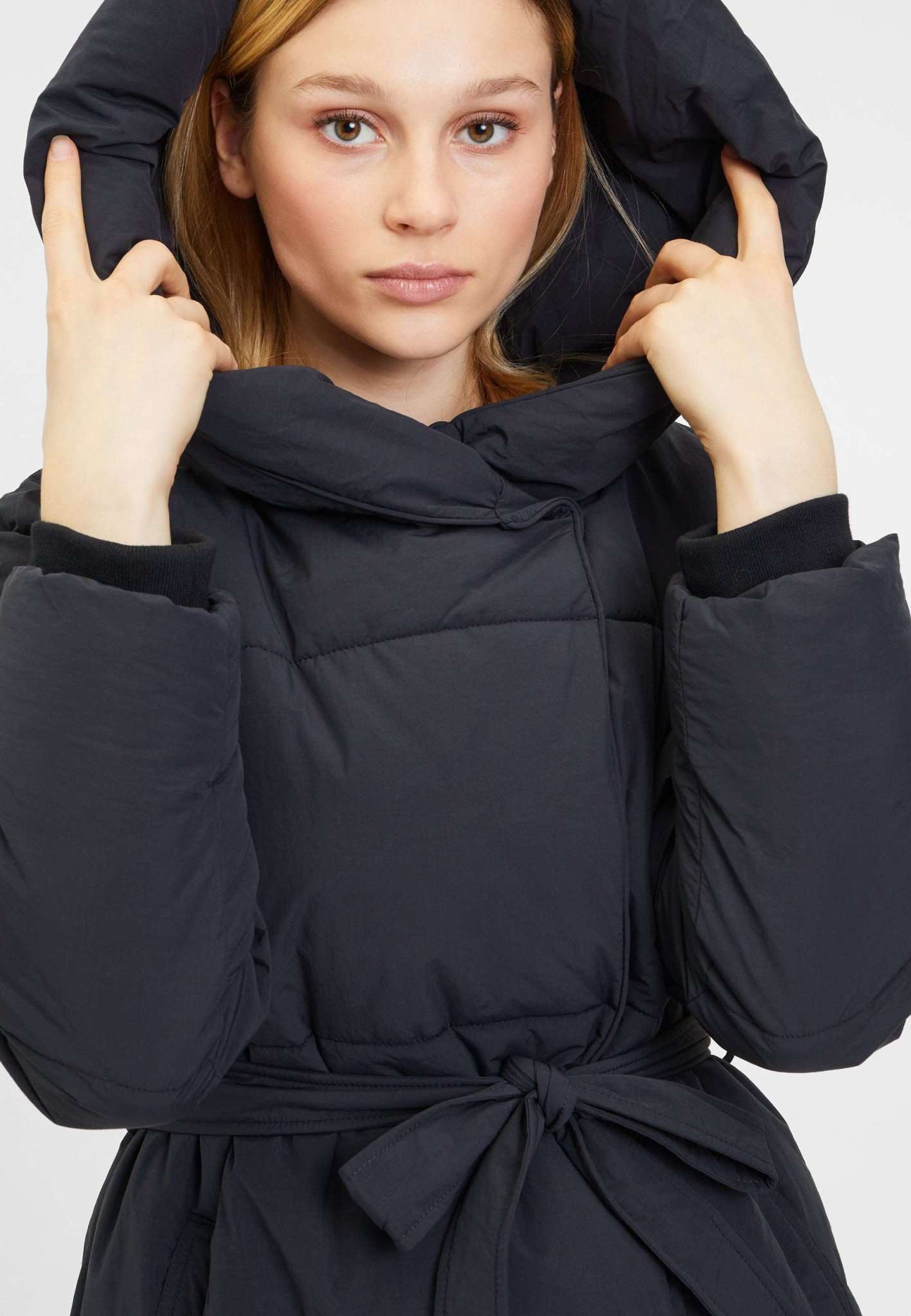 Brou Puffed Coat in Black Beauty Jacken Tamaris
