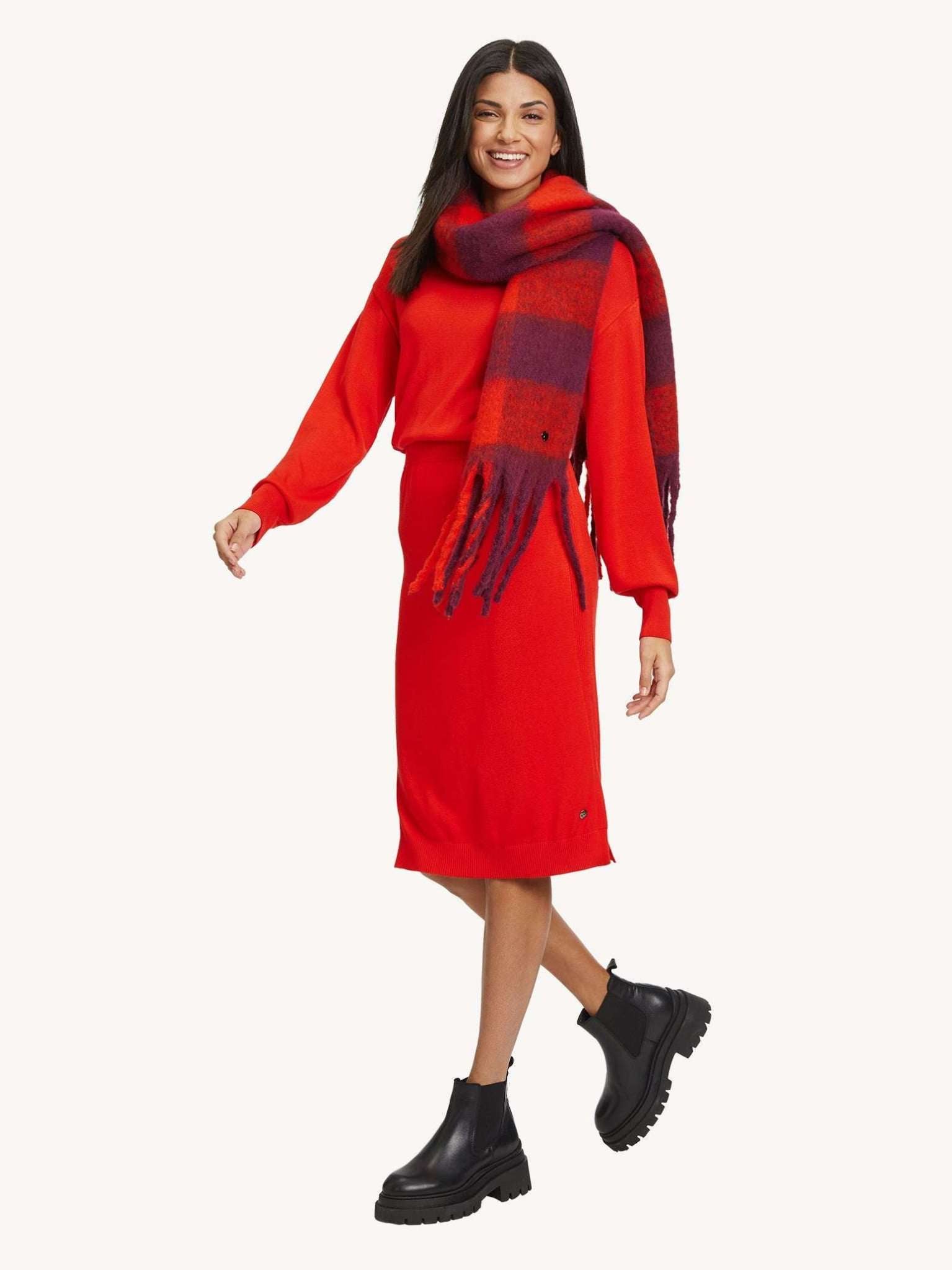 Barrio Knit Dress in Fiery Red Kleider Tamaris   