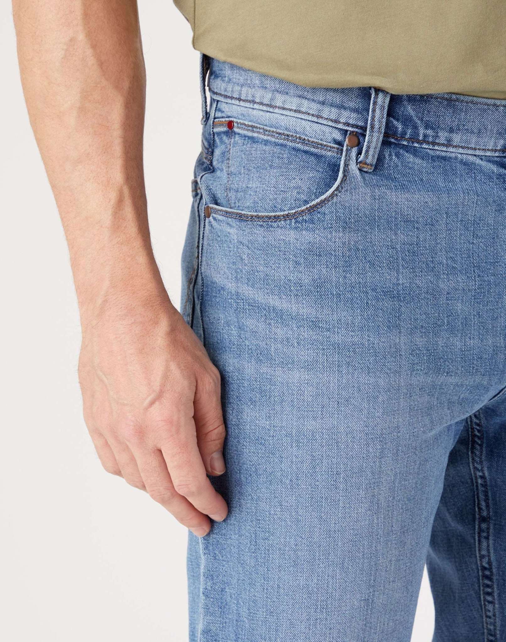 Straight Low Stretch in Great Blue Jeans Wrangler