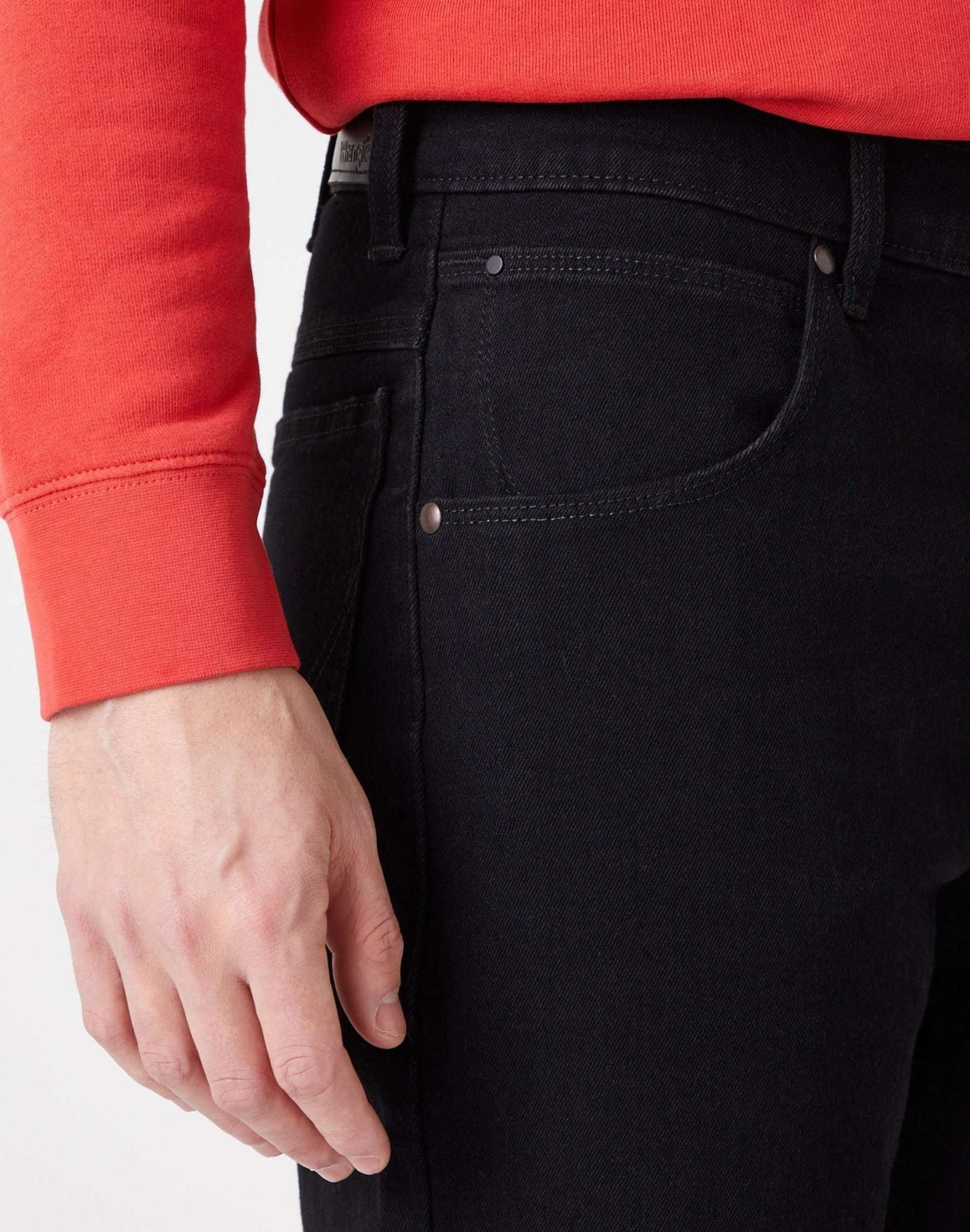 Straight Low Stretch in Black Rinse Jeans Wrangler