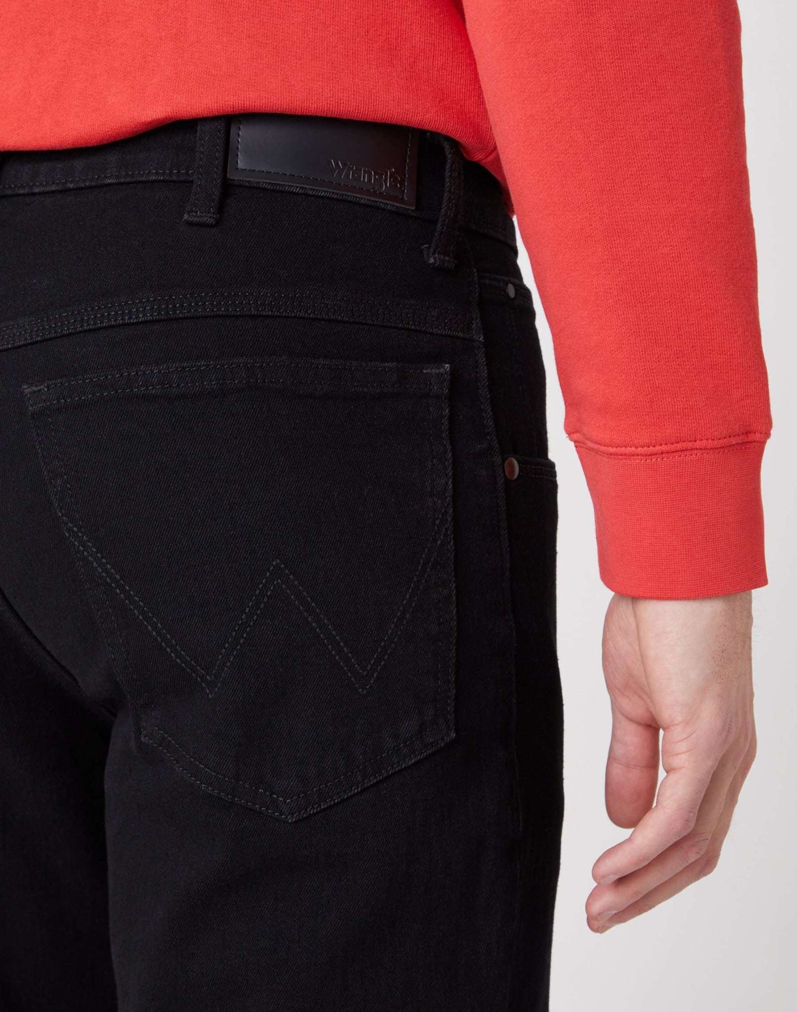 Straight Low Stretch in Black Rinse Jeans Wrangler