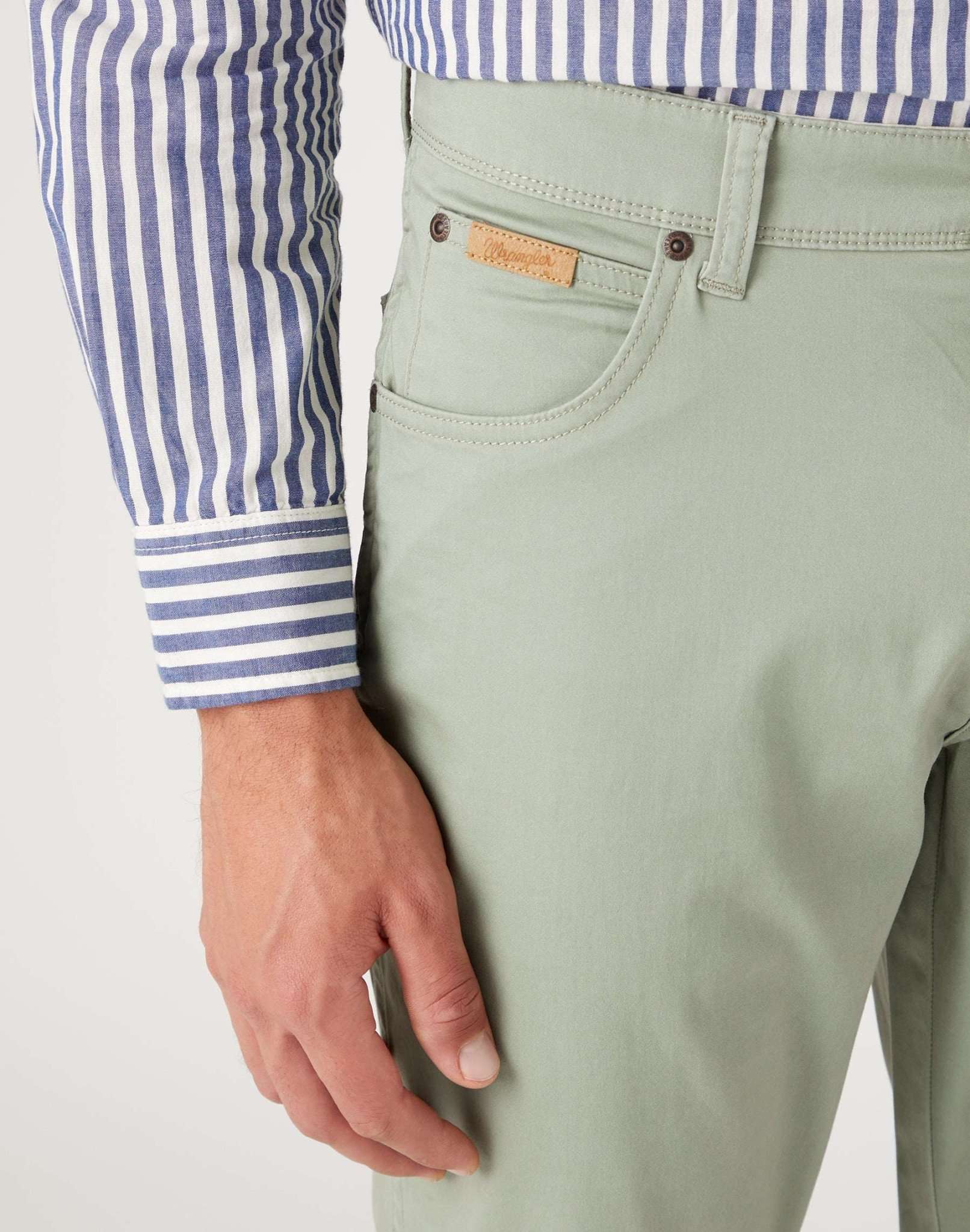 Texas Slim Medium Stretch in Sea Grass Hosen Wrangler