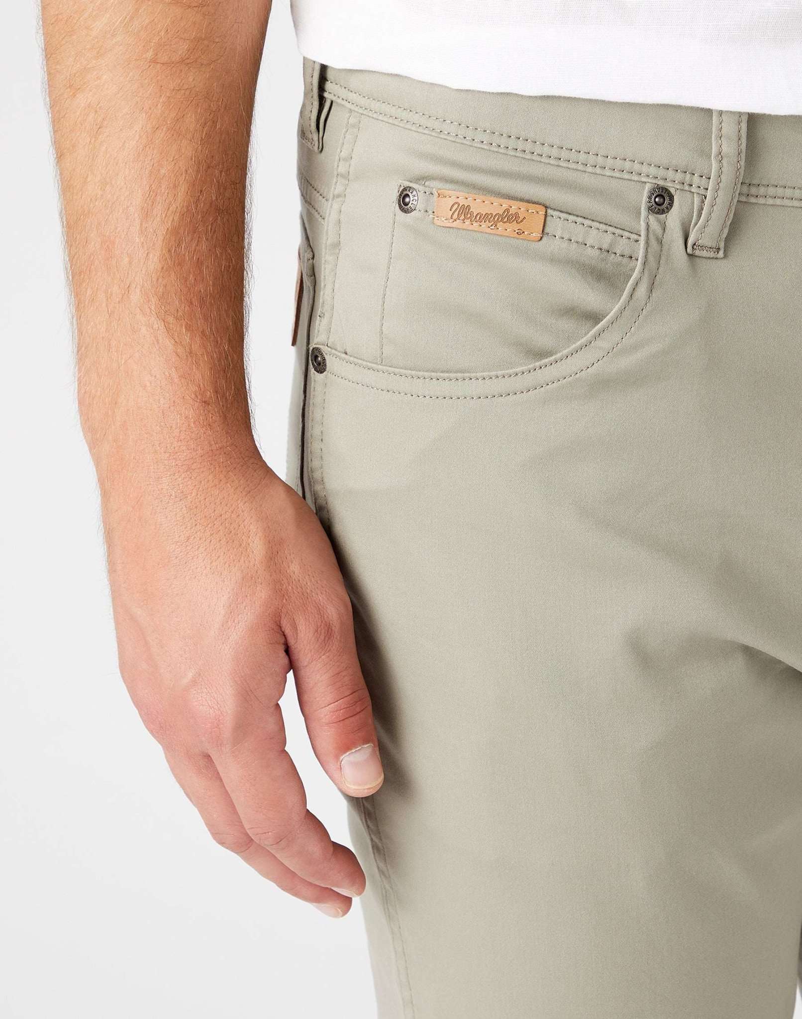 Texas Slim Trousers in Vetiver Green Hosen Wrangler