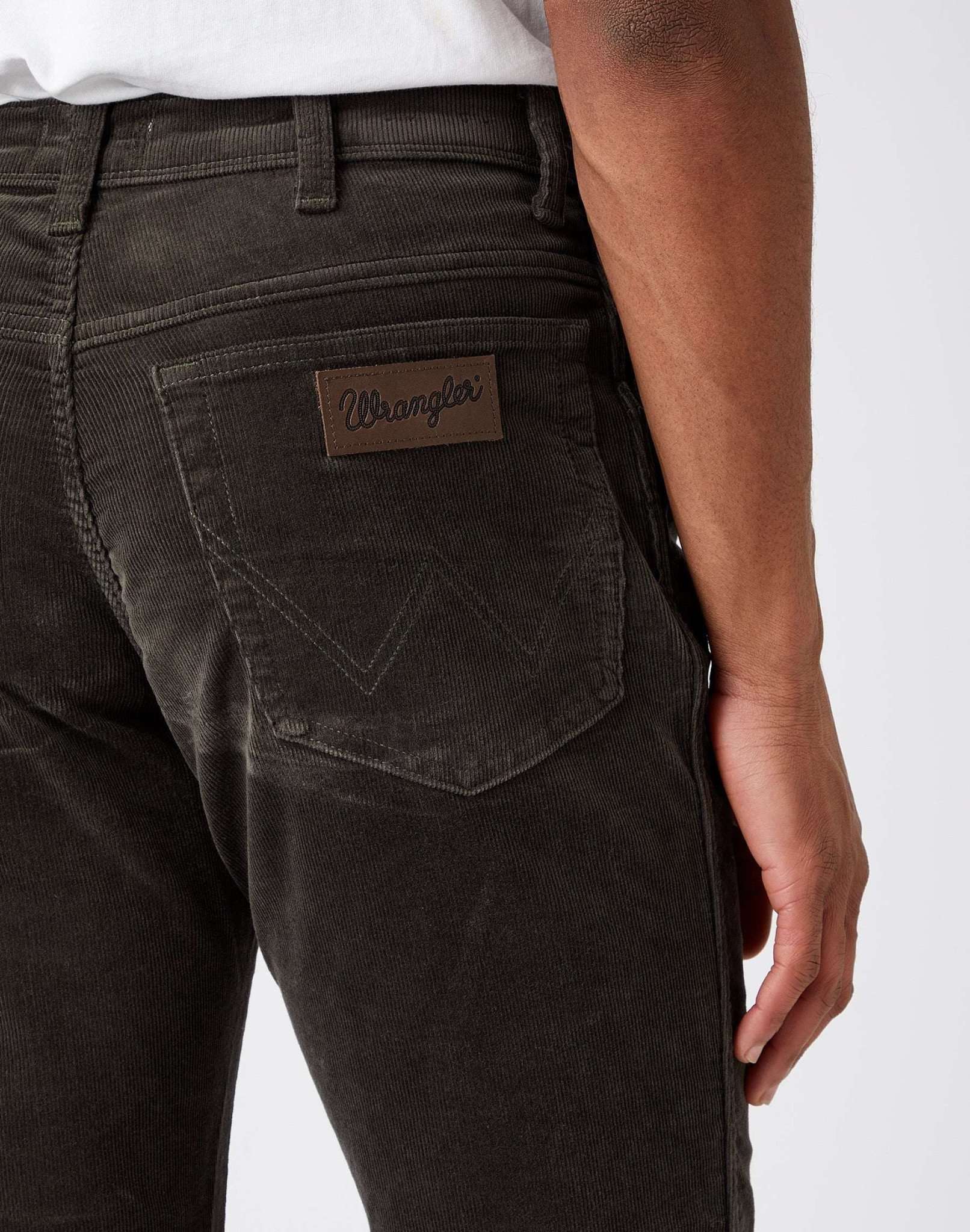 Texas Slim Corduroy in Moss Green Hosen Wrangler