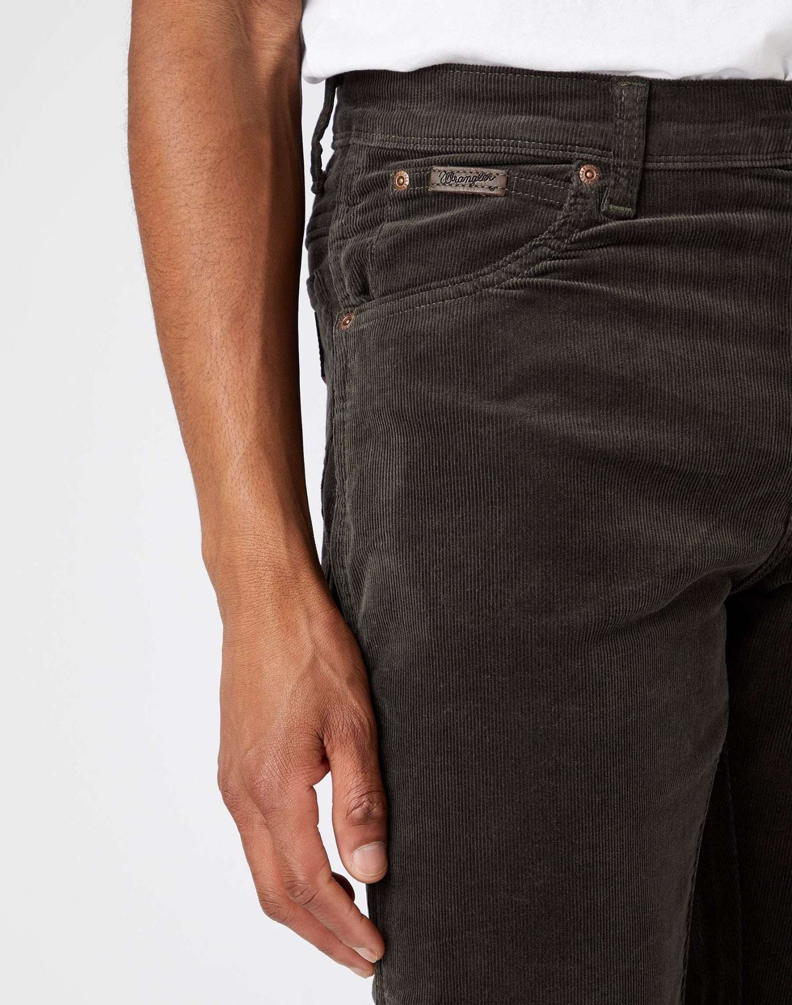 Texas Slim Corduroy in Moss Green Hosen Wrangler