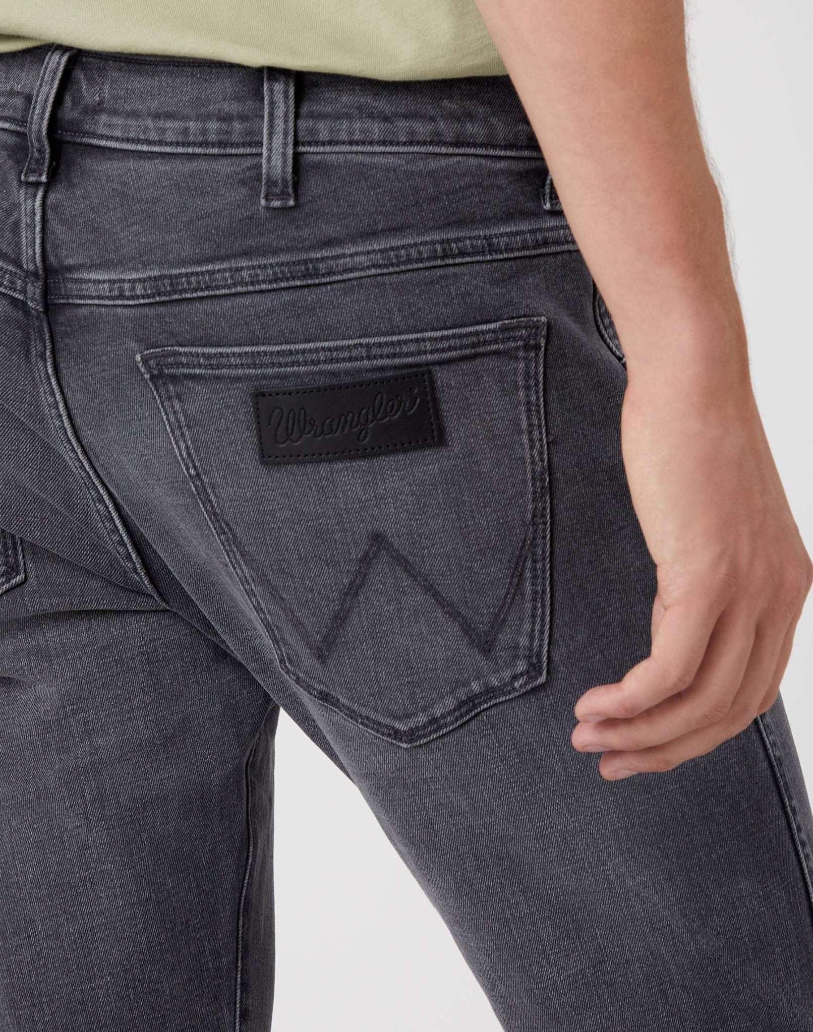 Bryson Medium Stretch in Blackout Jeans Wrangler