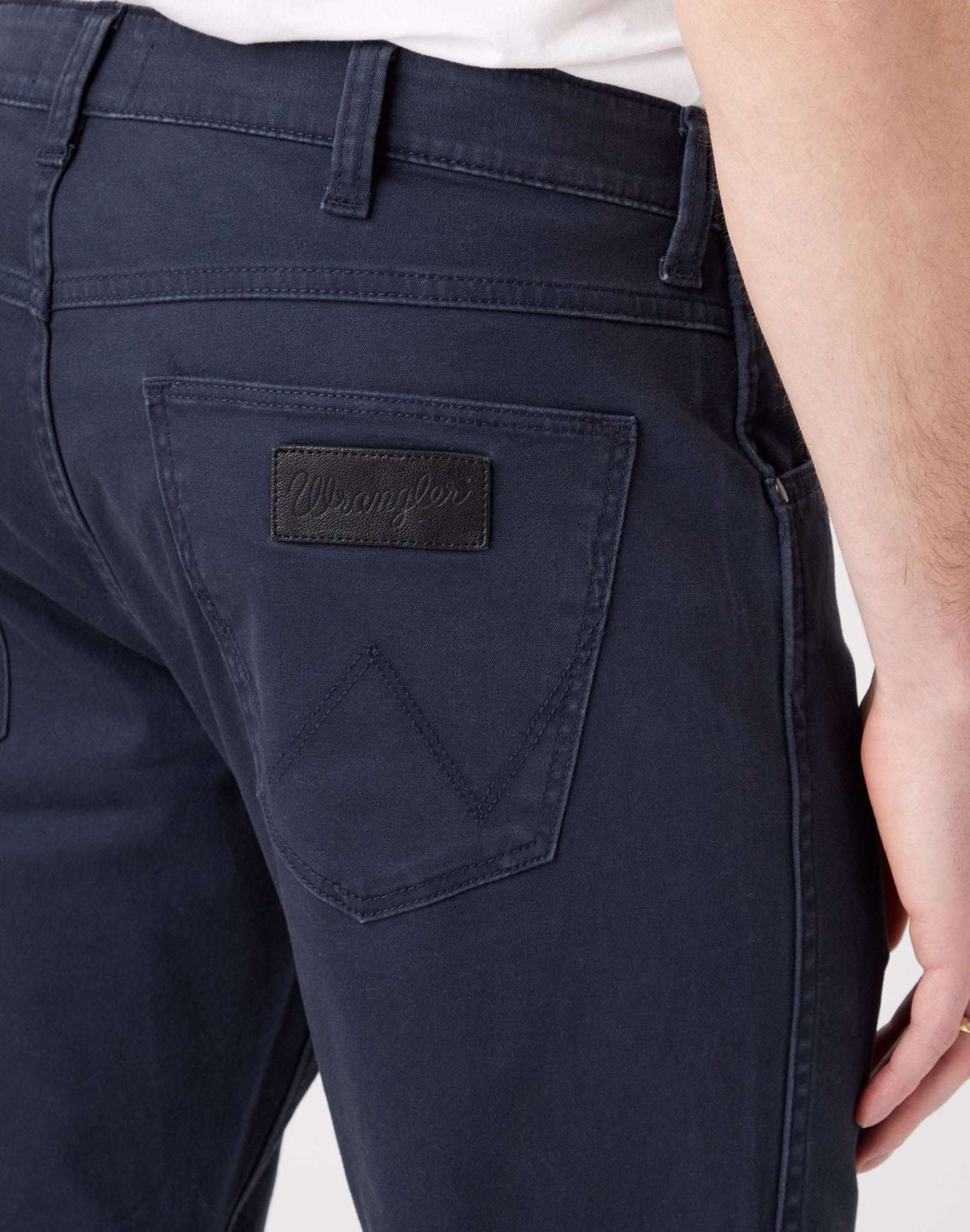 Greensboro Low Stretch in Dark Navy Hosen Wrangler