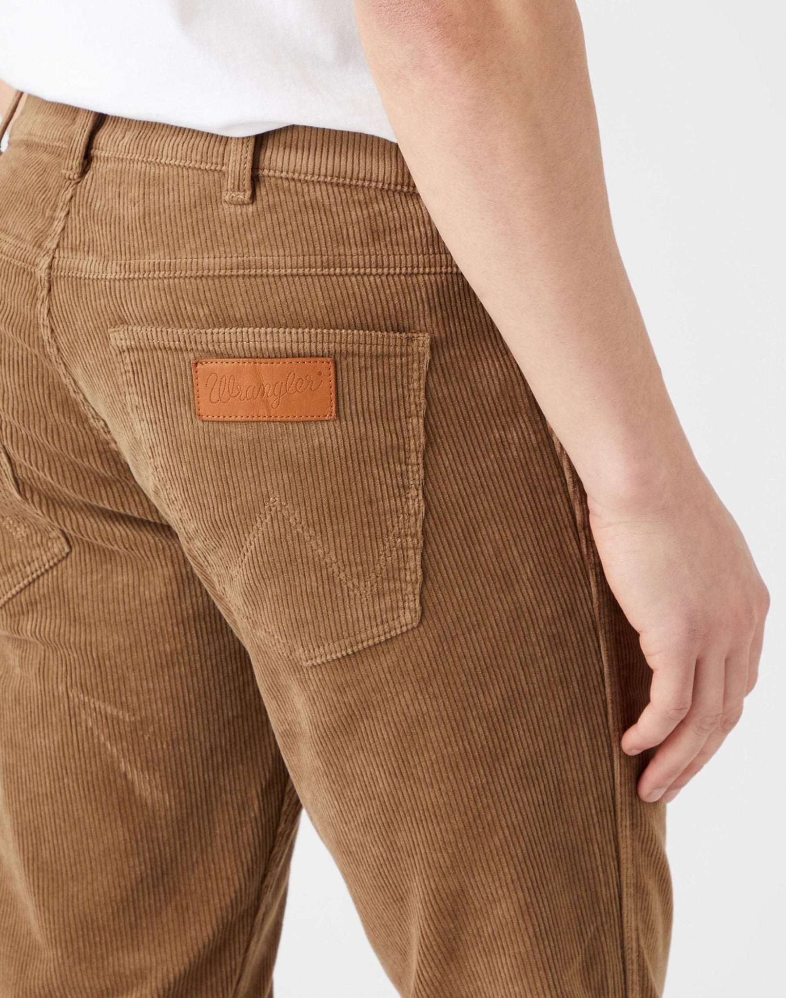 Greensboro Corduroy in Biscuit Hosen Wrangler
