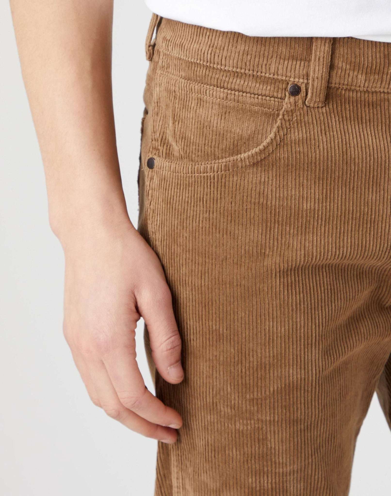 Greensboro Corduroy in Biscuit Hosen Wrangler
