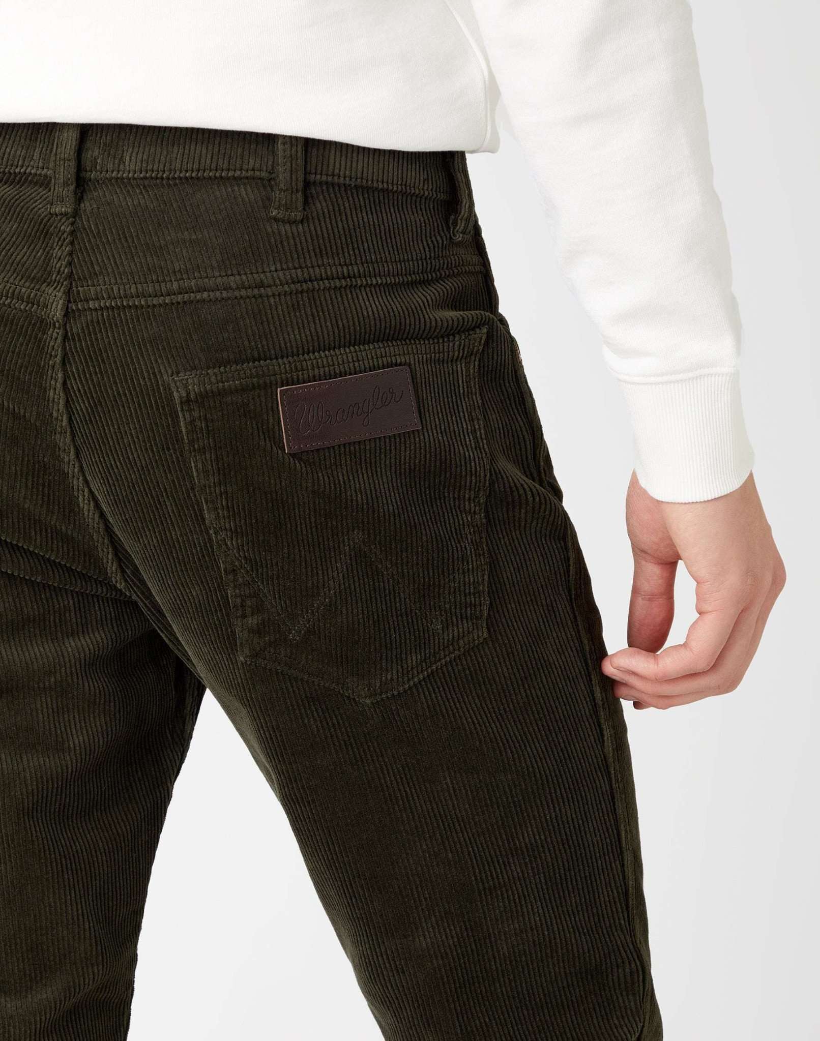 Greensboro Corduroy in Militare Green Hosen Wrangler
