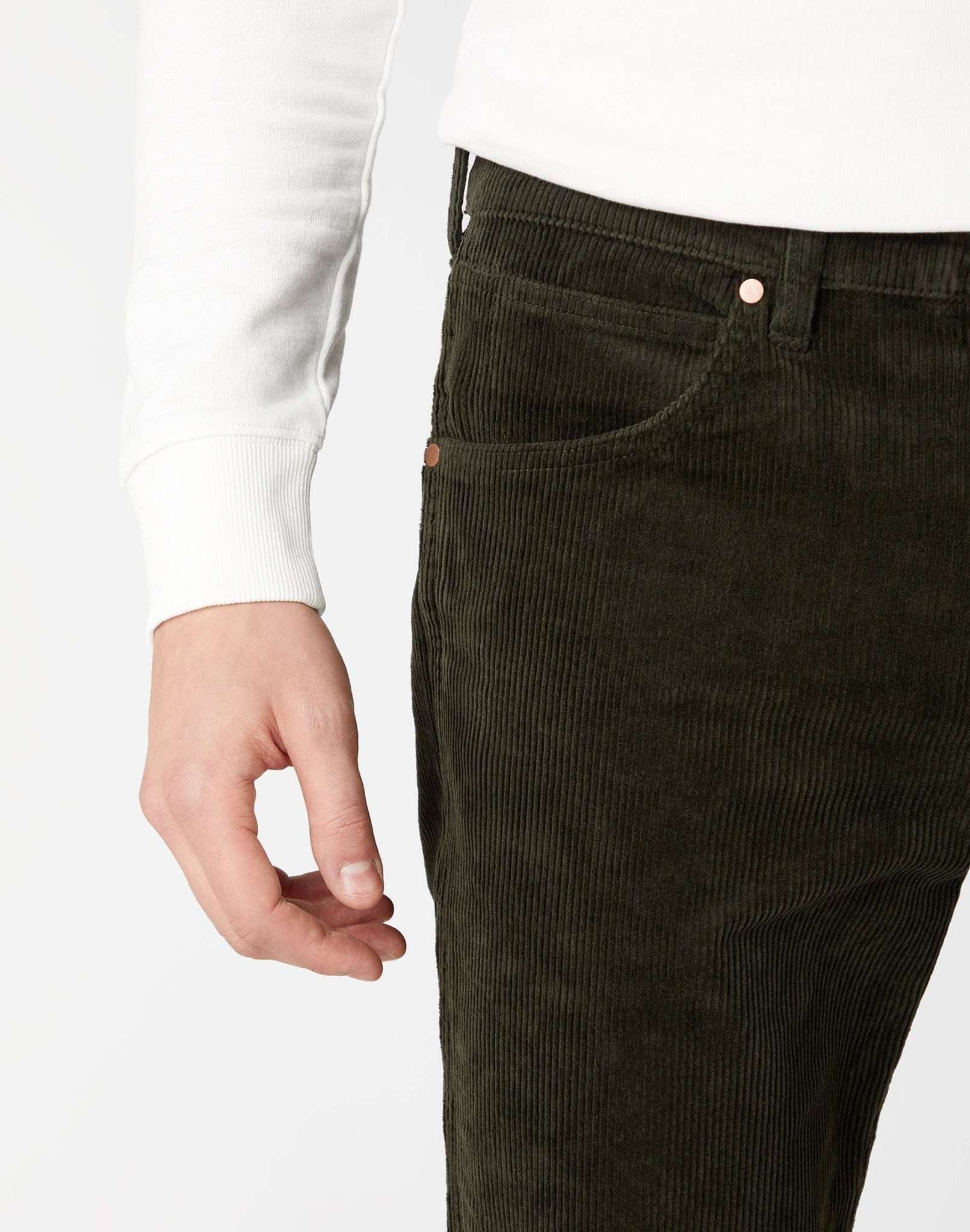 Greensboro Corduroy in Militare Green Hosen Wrangler