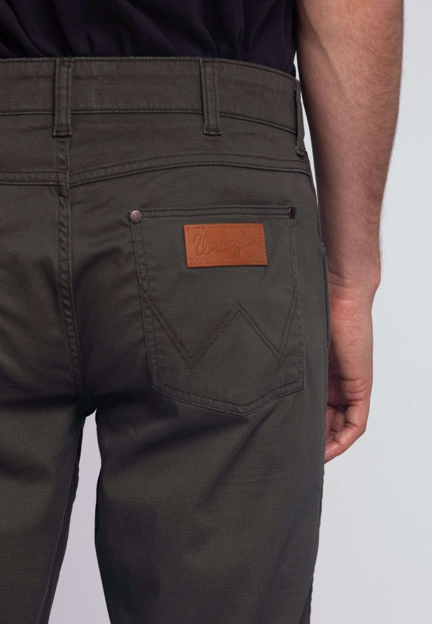 Greensboro Twill in Dusty Olive Hosen Wrangler