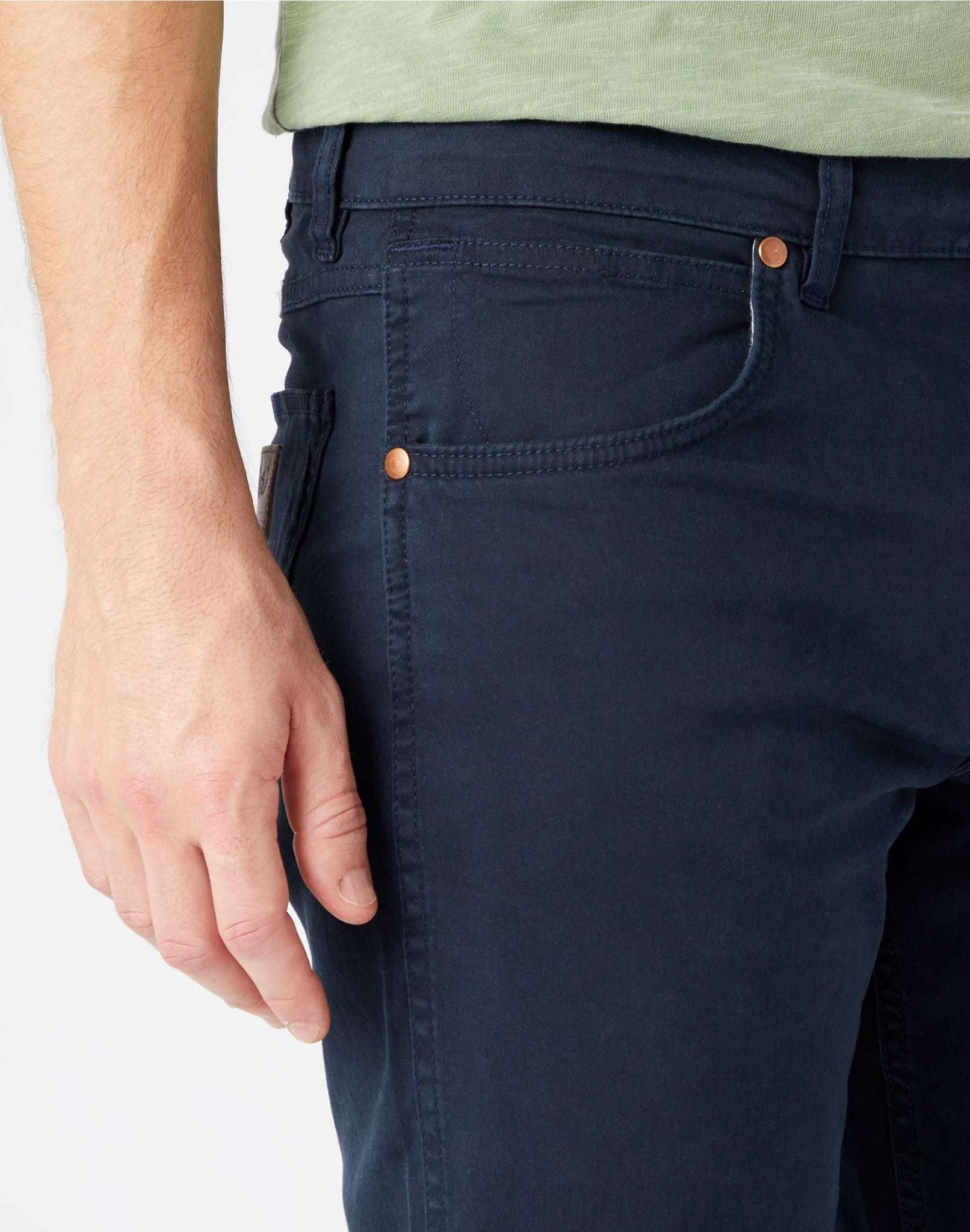 Greensboro Medium Stretch in Navy Hosen Wrangler   