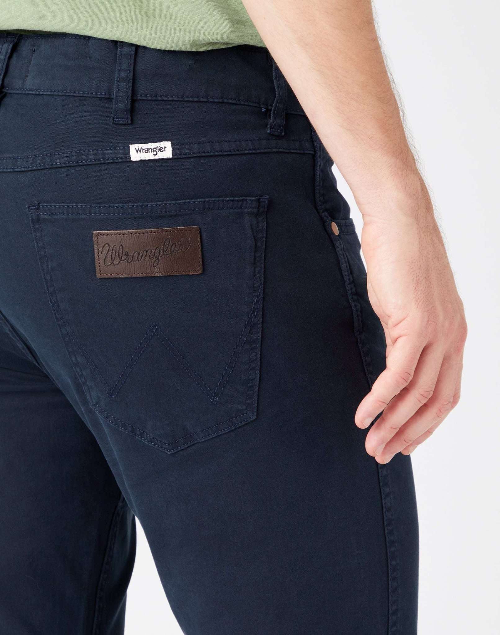 Greensboro Medium Stretch in Navy Hosen Wrangler   